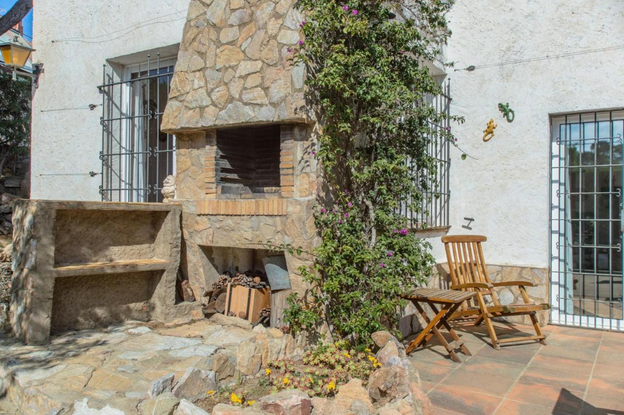 Four-Bedroom House,1026907924:JPEG