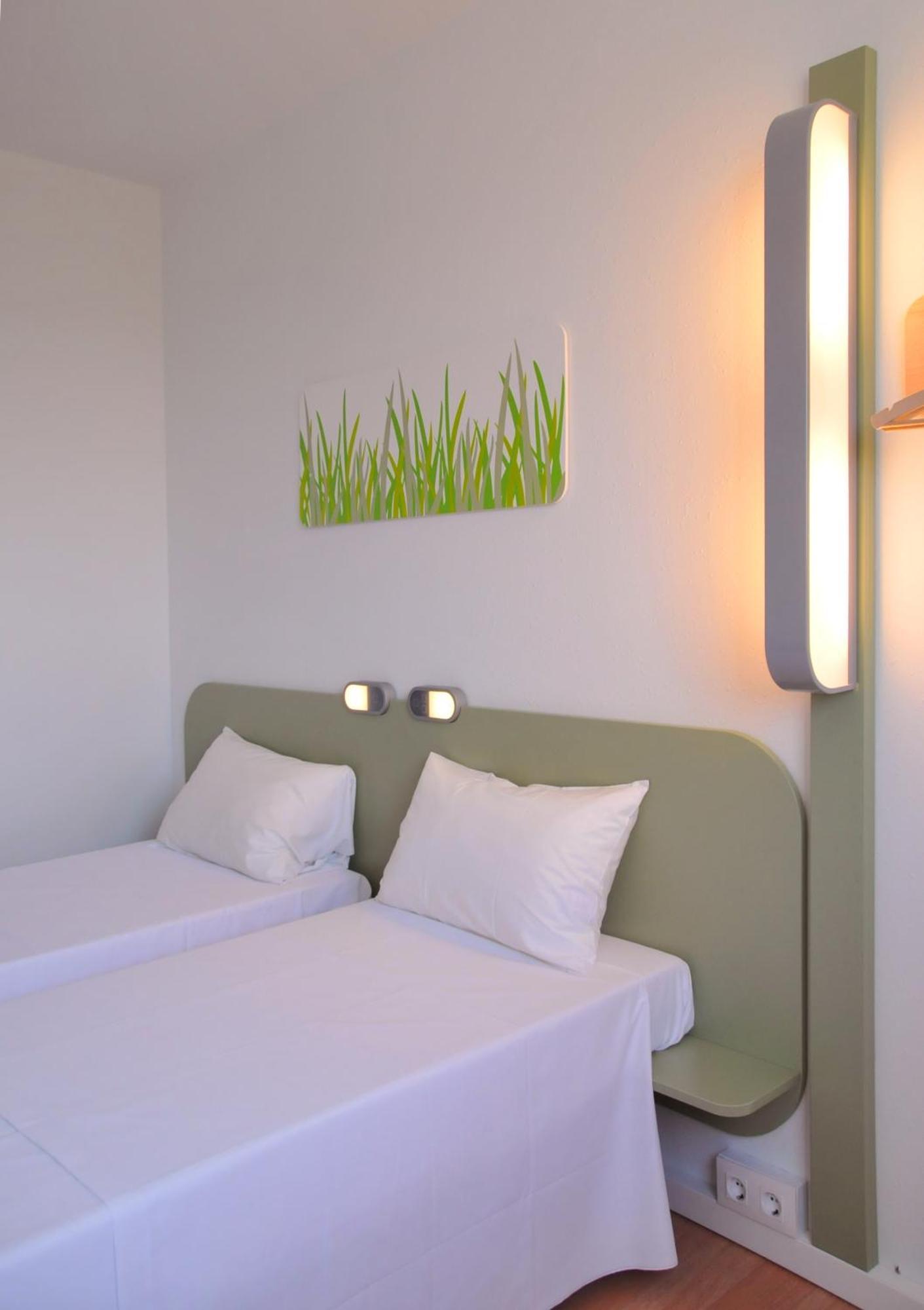 Standard Twin Room,1207898380:JPEG