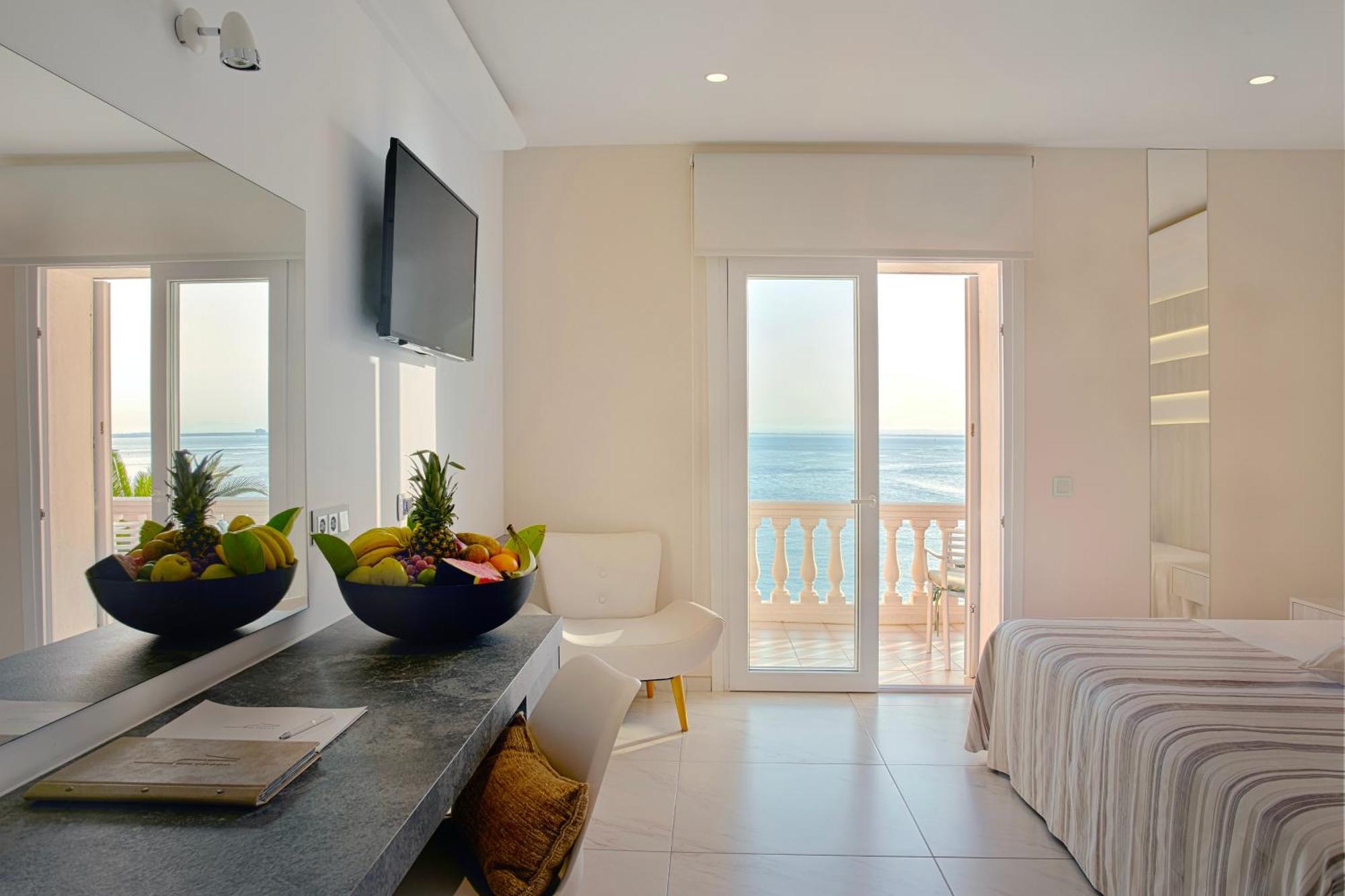 Double or Twin Room Sea View