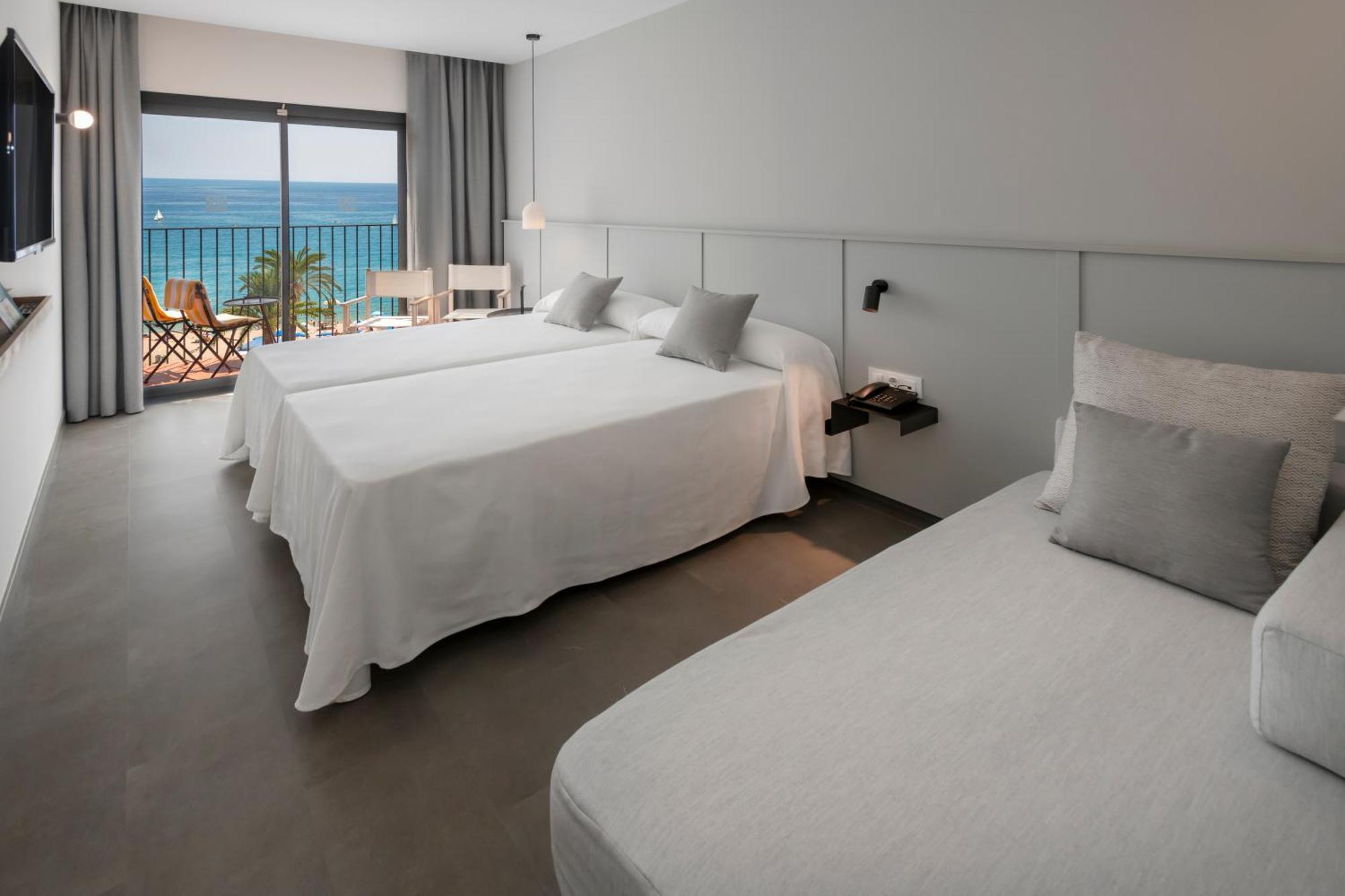 Double or Twin Room Sea View