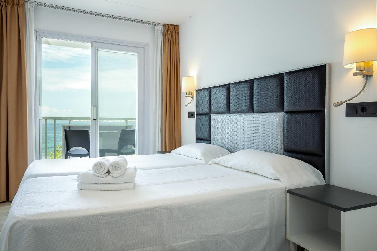 Double or Twin Room Sea View