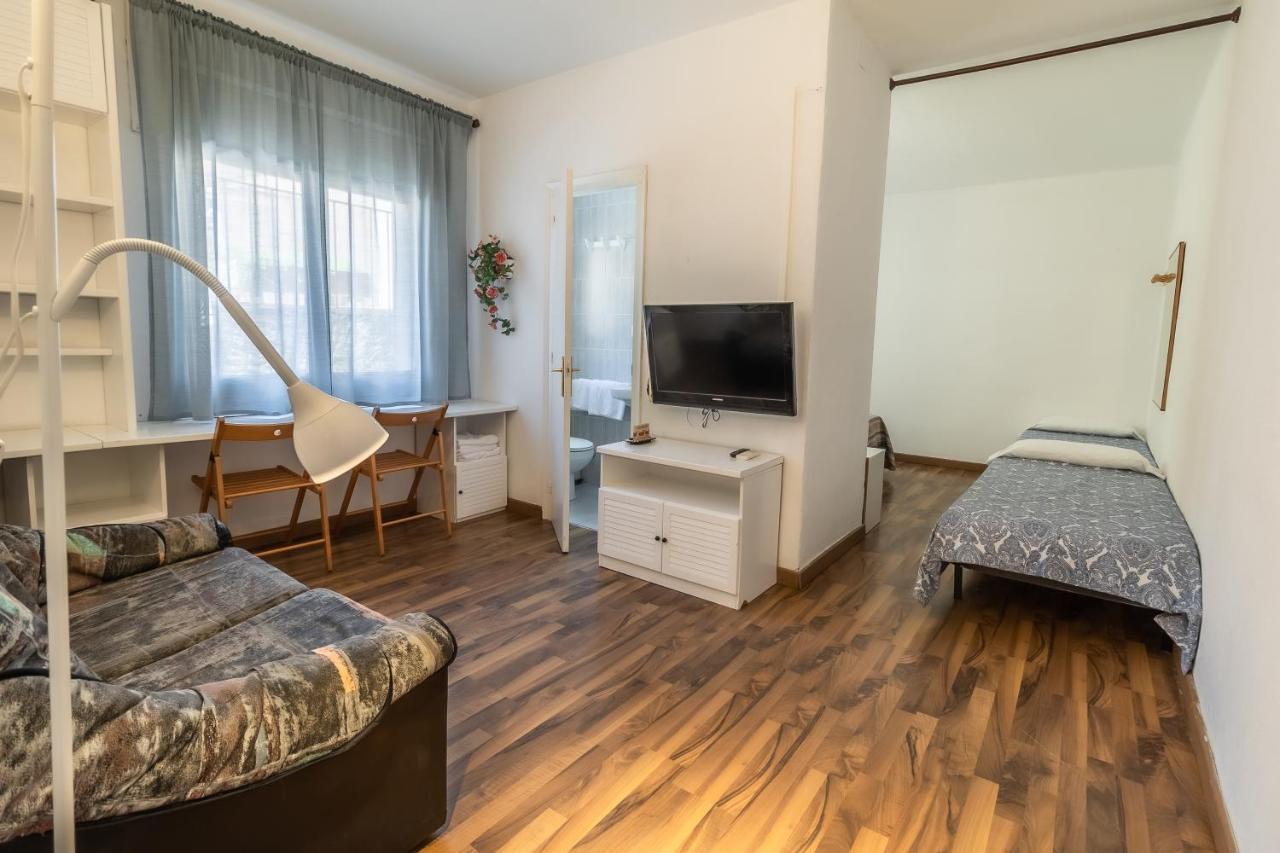 Family Room,1251581947:JPEG