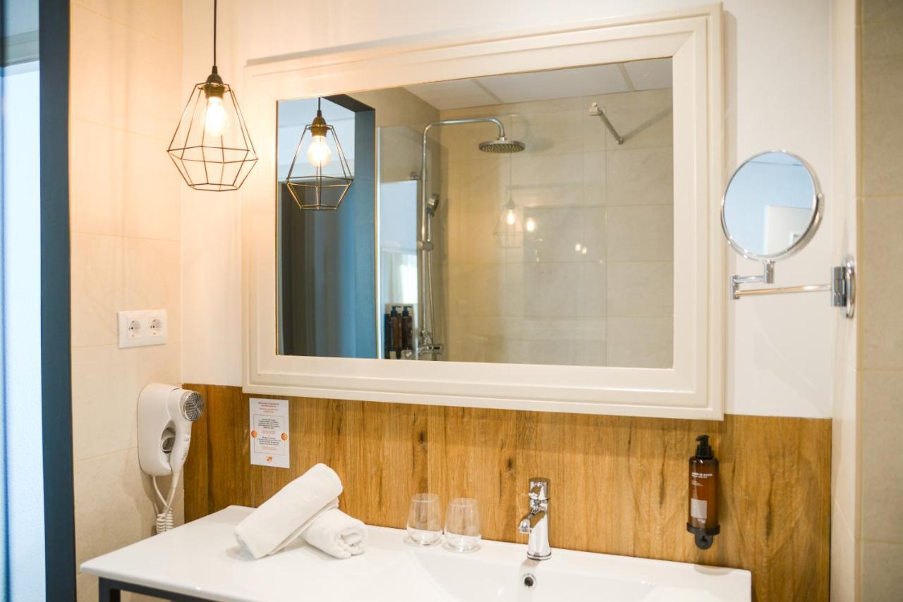 Deluxe Triple Room (3 Adults),1251612028:JPEG