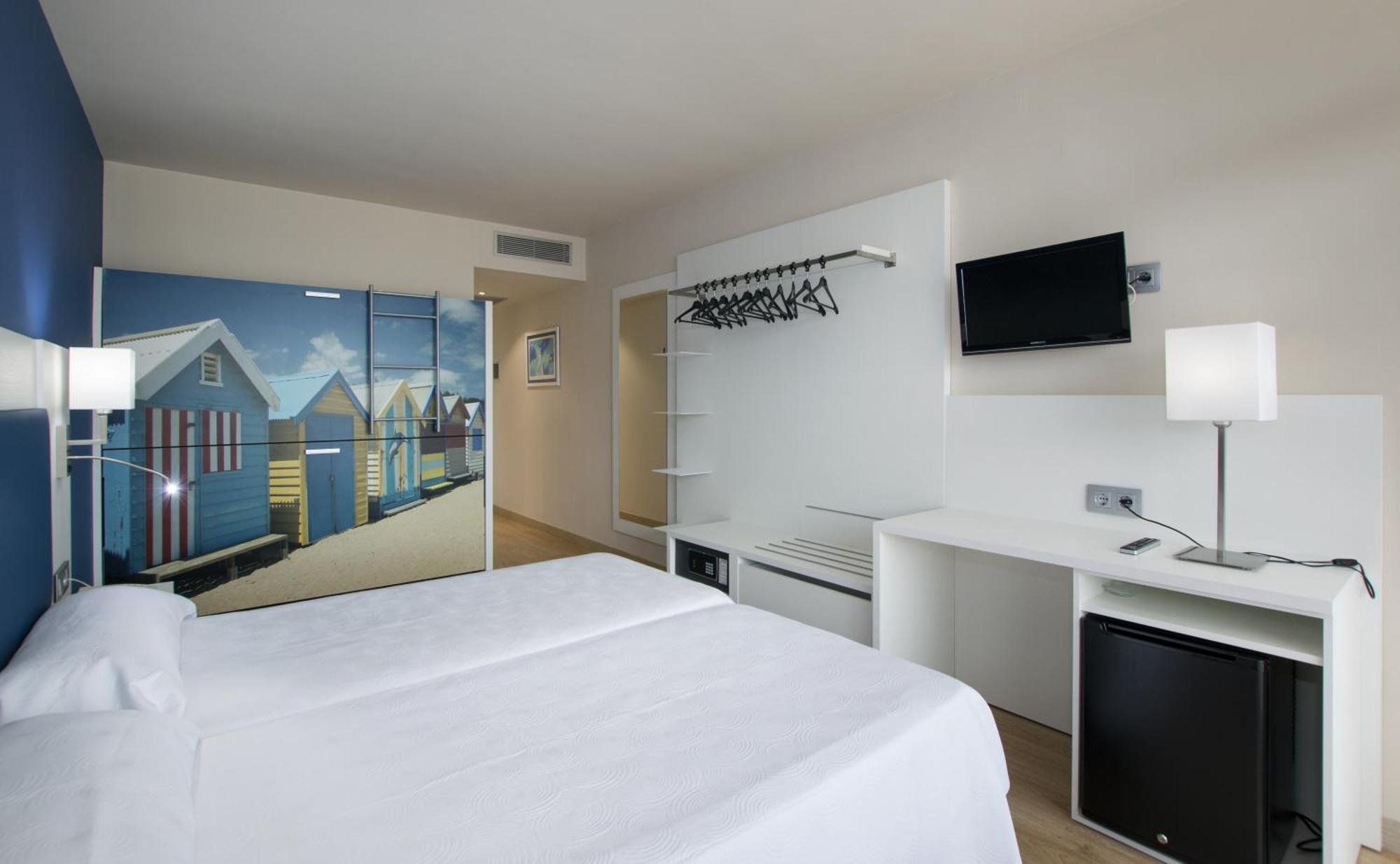 Standard Quadruple Room,1369938224:JPEG