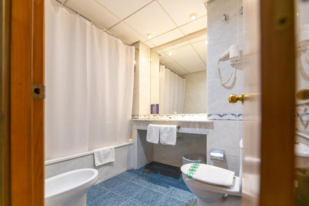 Double or Twin Room Sea View