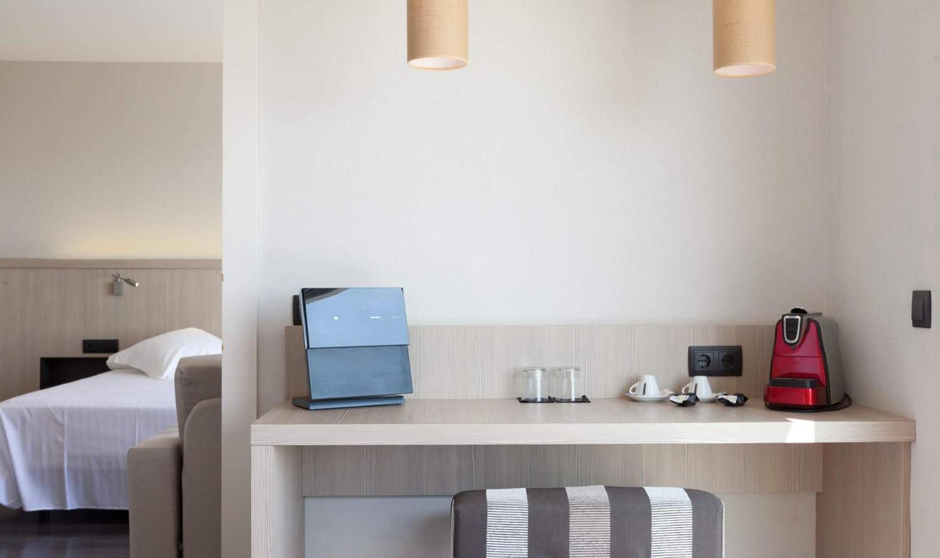 Habitación Doble Deluxe con balcón y vistas al mar