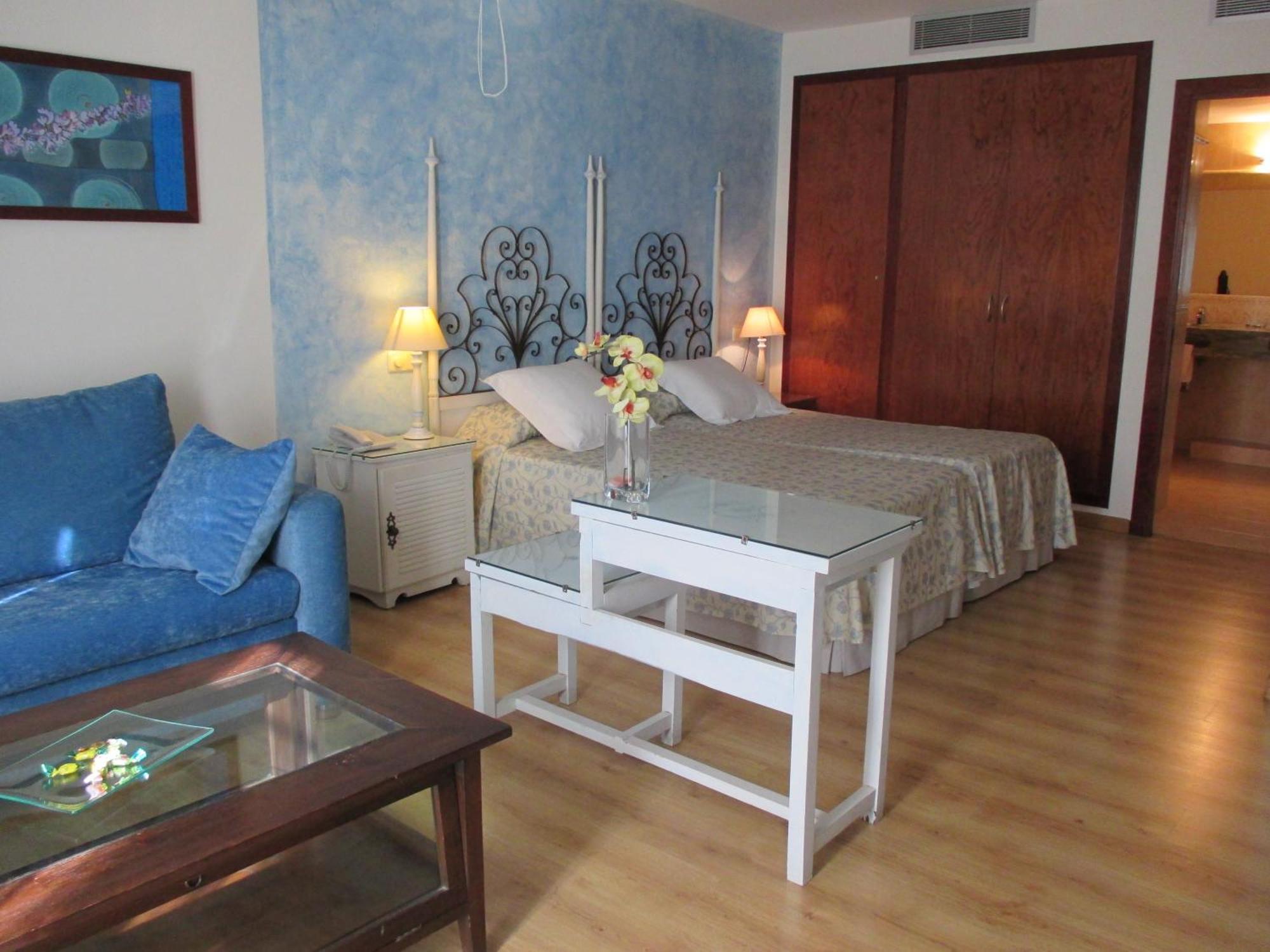Junior Suite Lounge