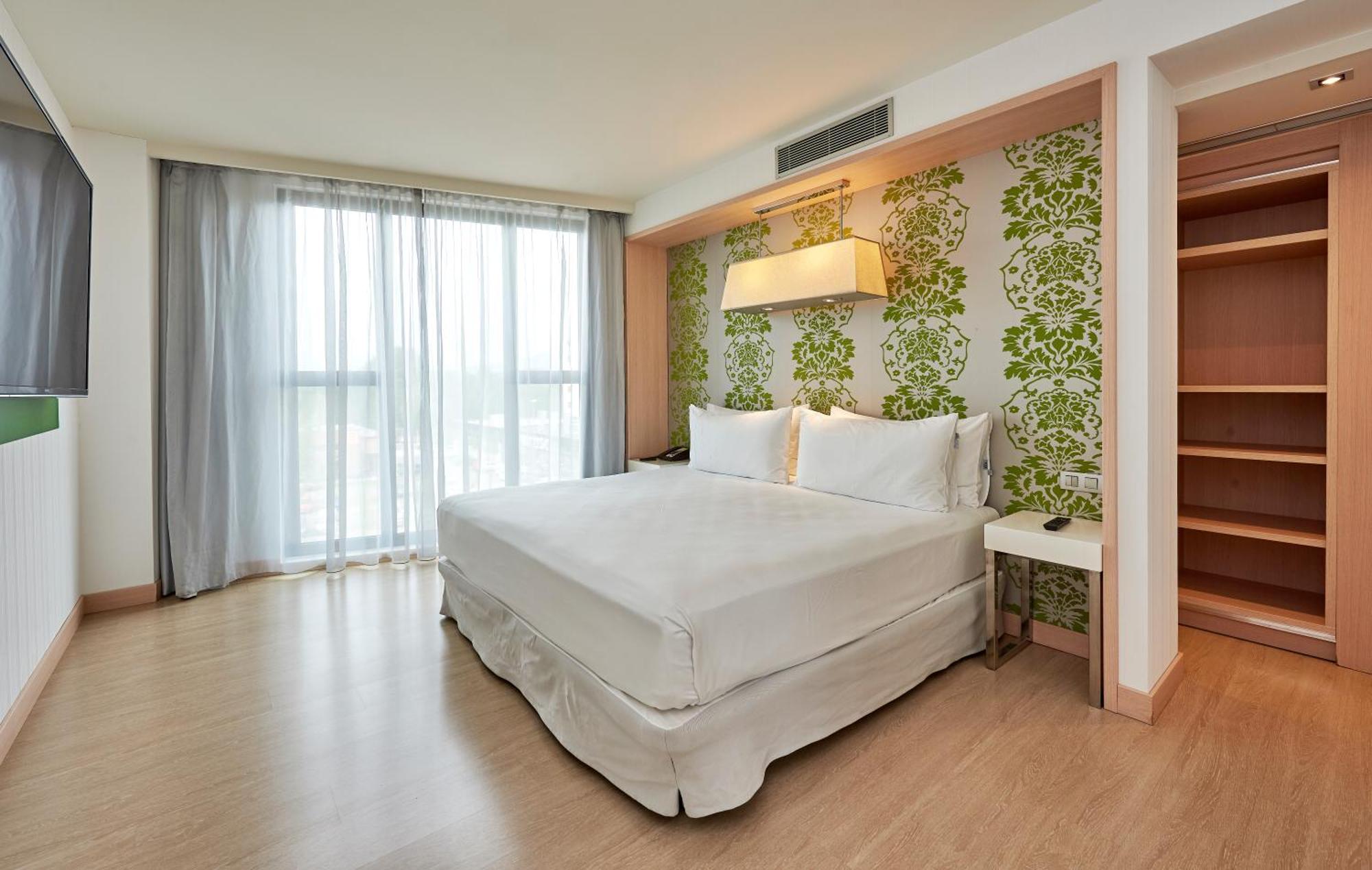 One-Bedroom King Suite,1592055289:JPEG