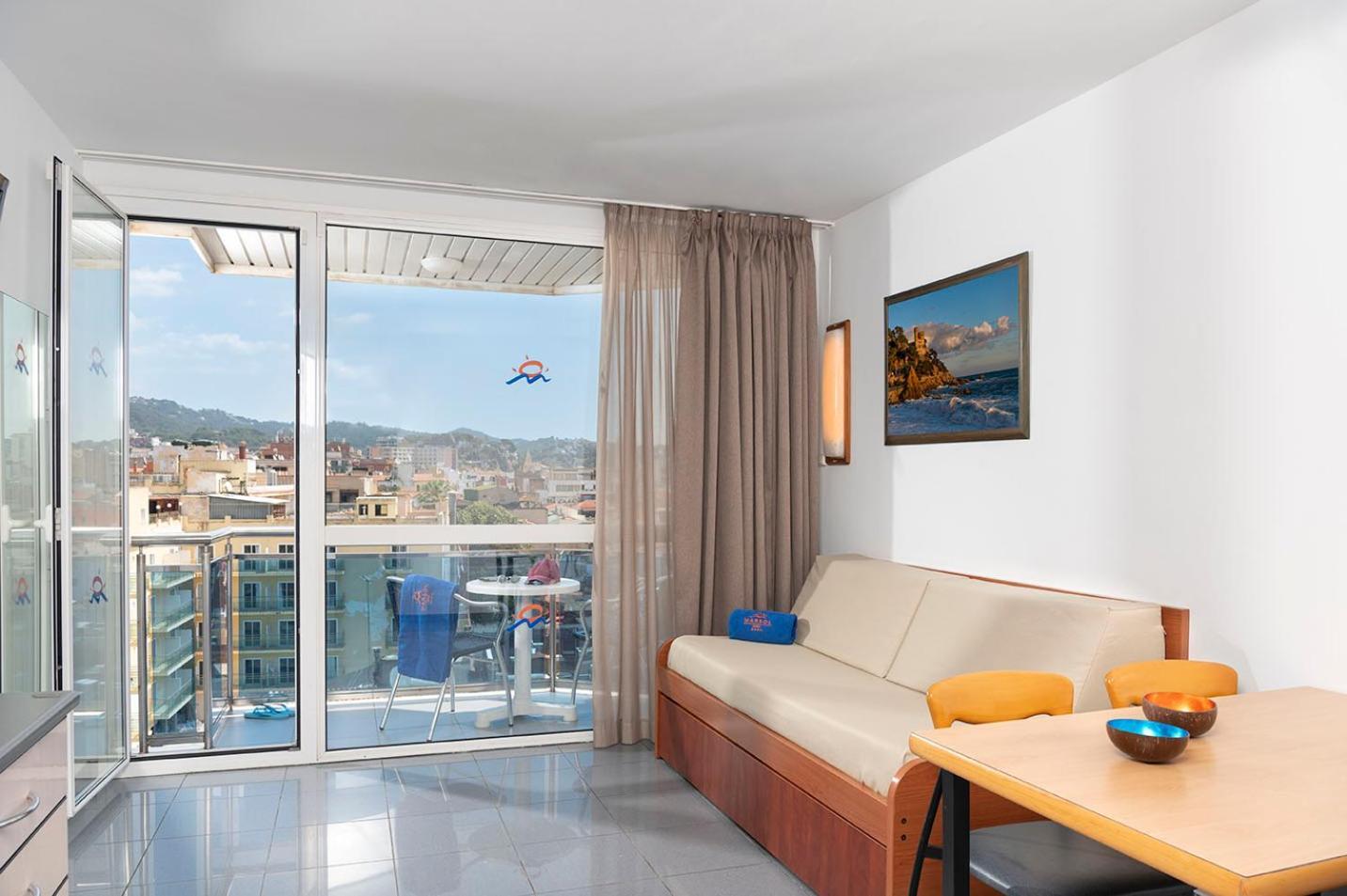 One-Bedroom Apartment Beach Avenue