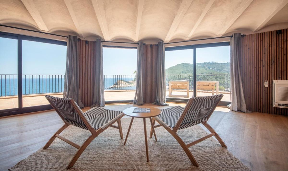 Deluxe Apartment with Terrace and Sea View (210)