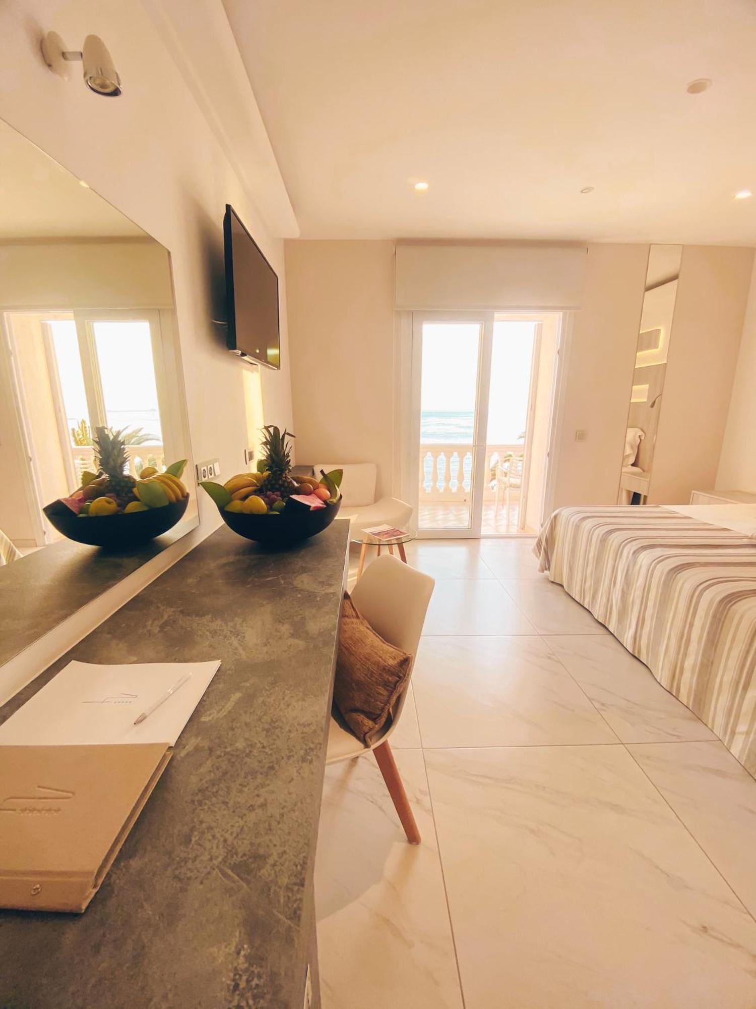 Double or Twin Room Sea View