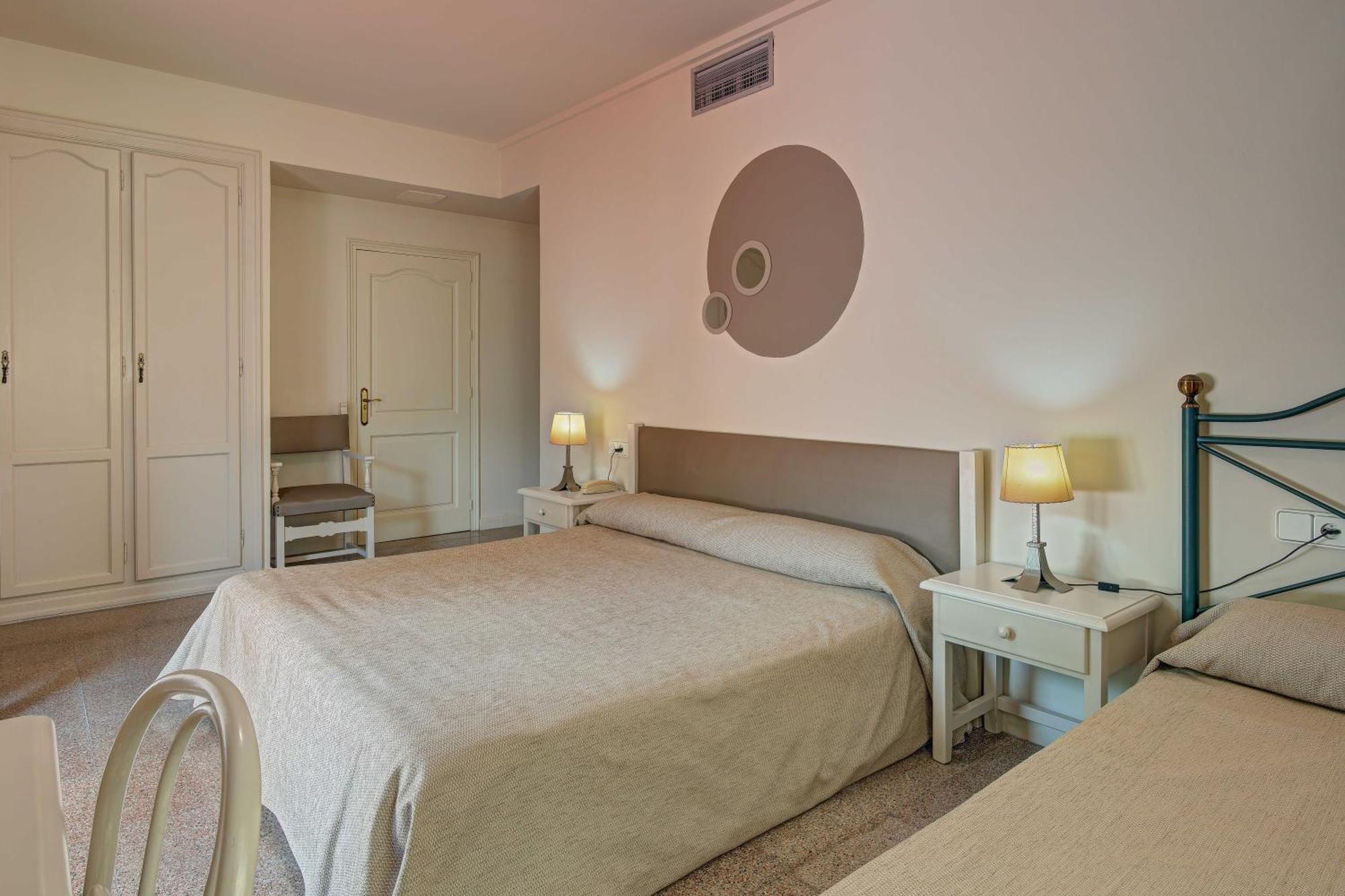 Triple Room,1603729989:JPEG