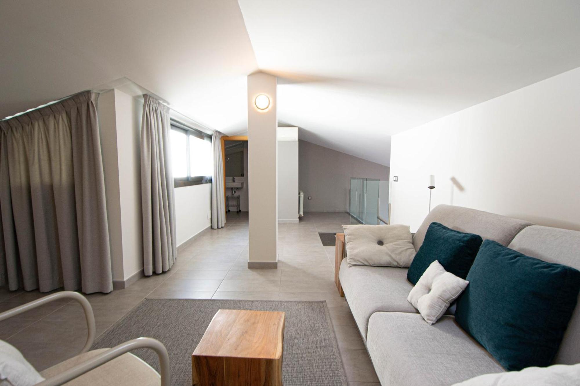 Three-Bedroom Apartment High Floor