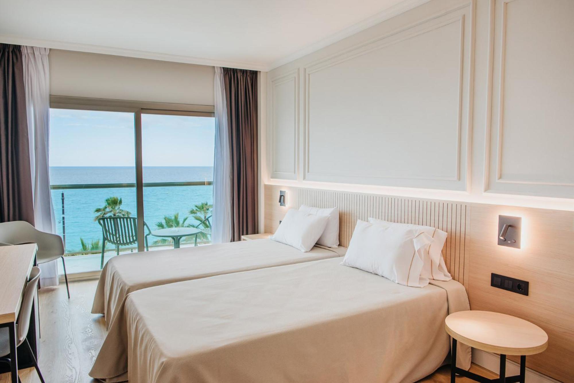 Standard Twin Room Sea View
