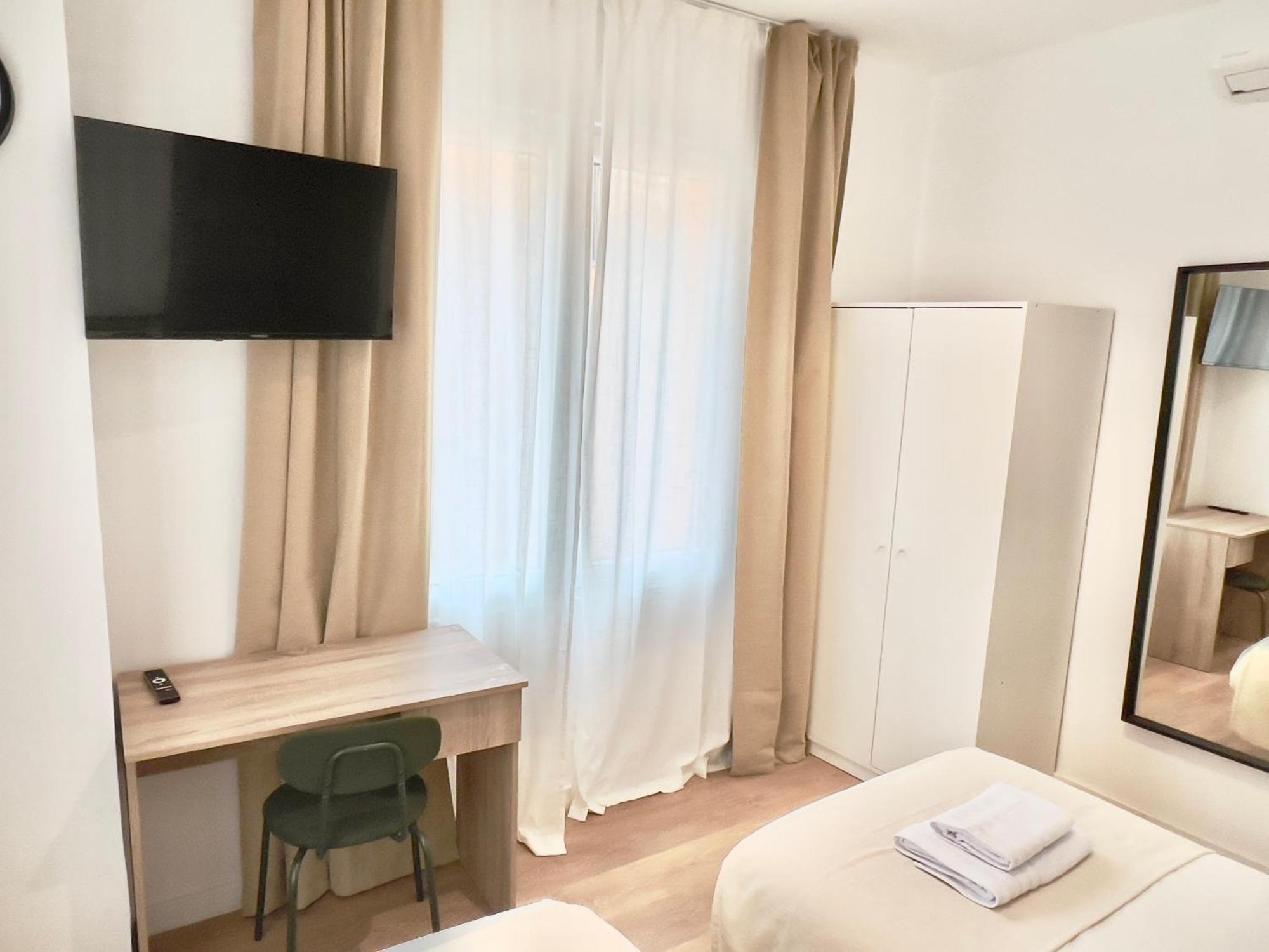 Twin Room Private Bathroom