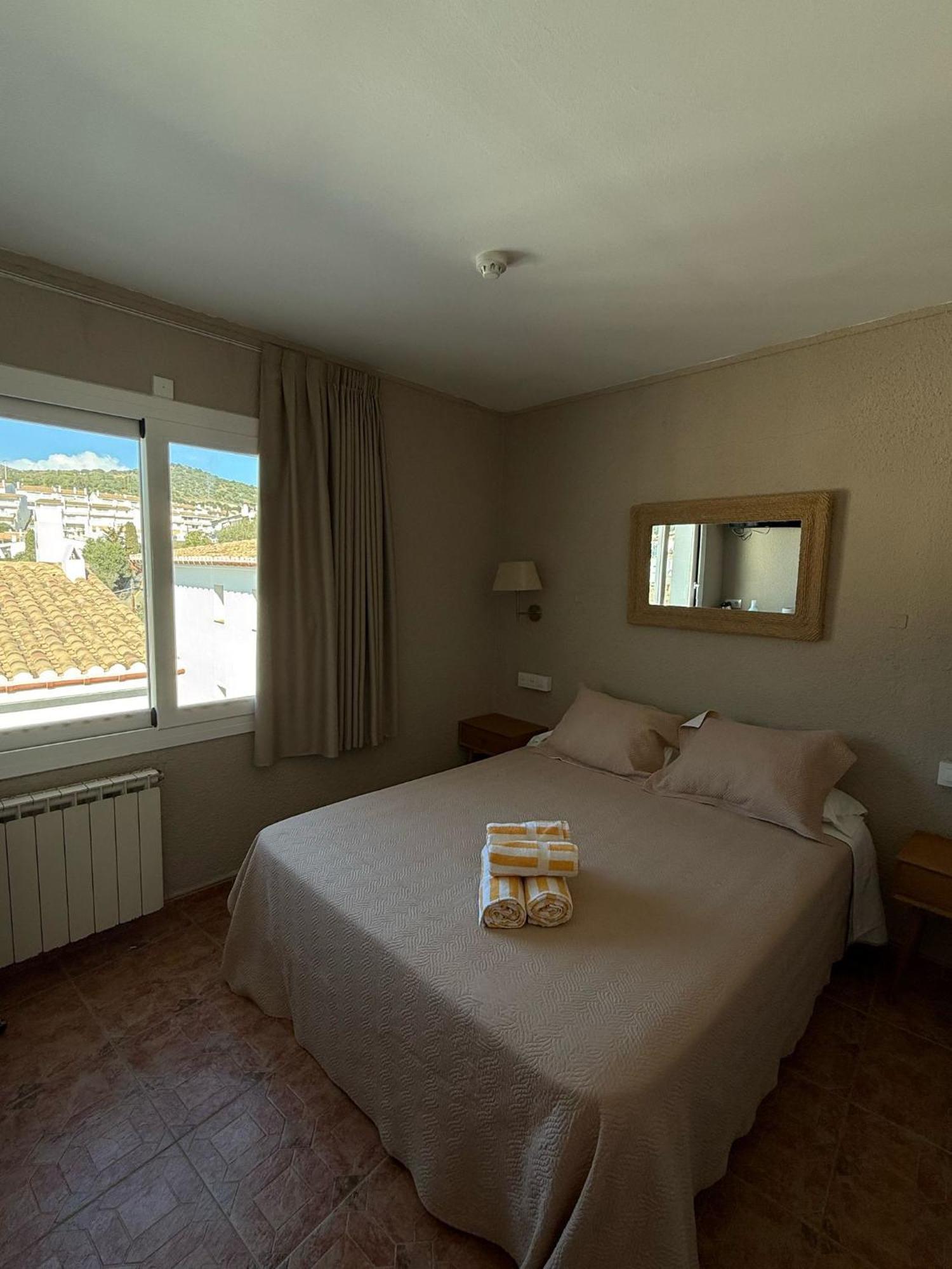 Double Room Private Bathroom