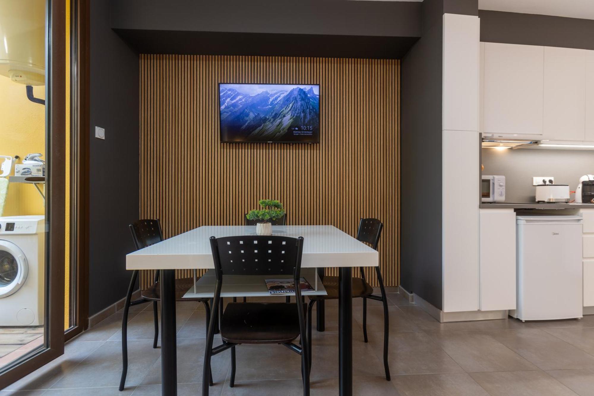 One-Bedroom Apartment Garden View