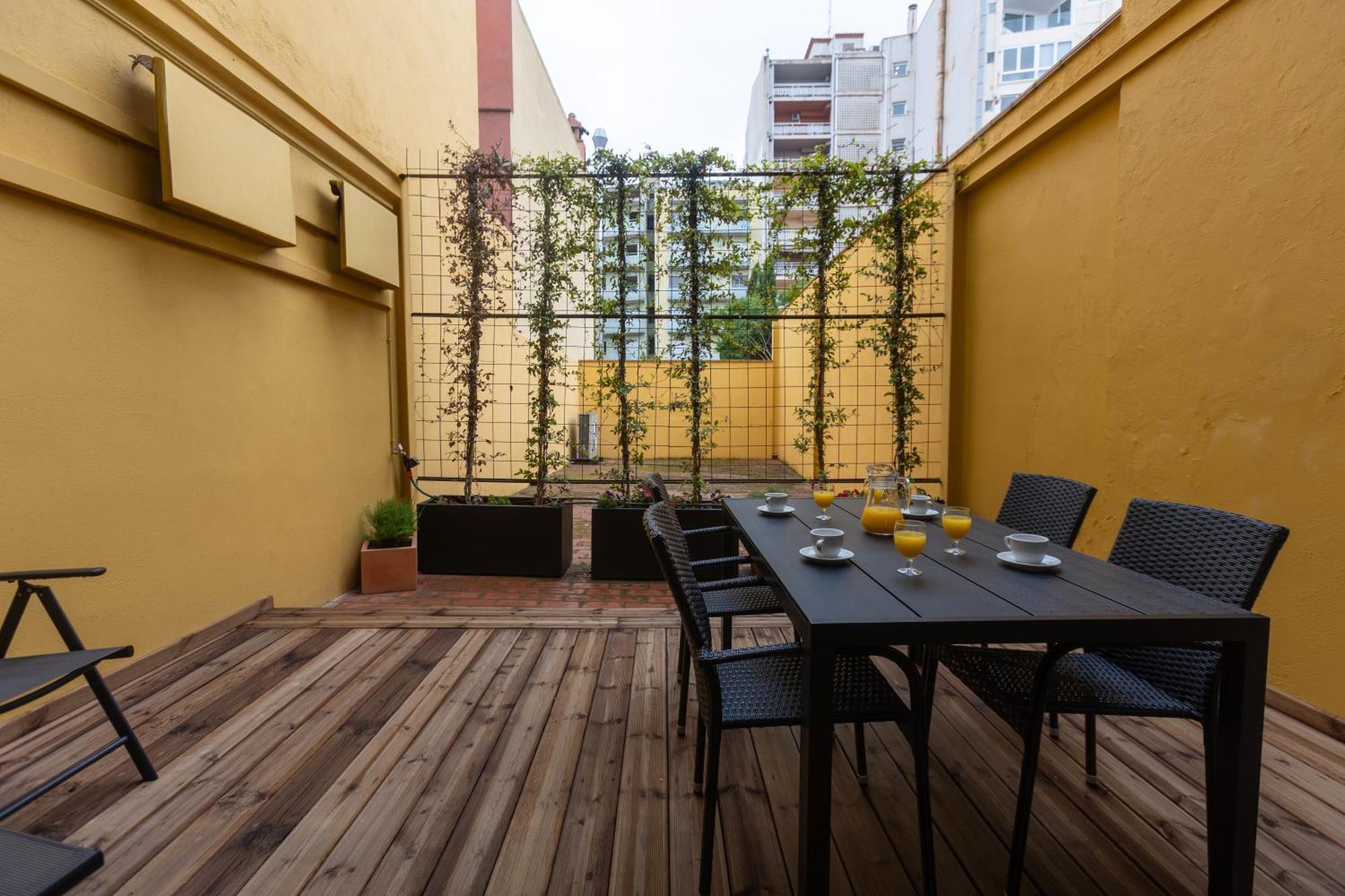 One-Bedroom Apartment Garden View