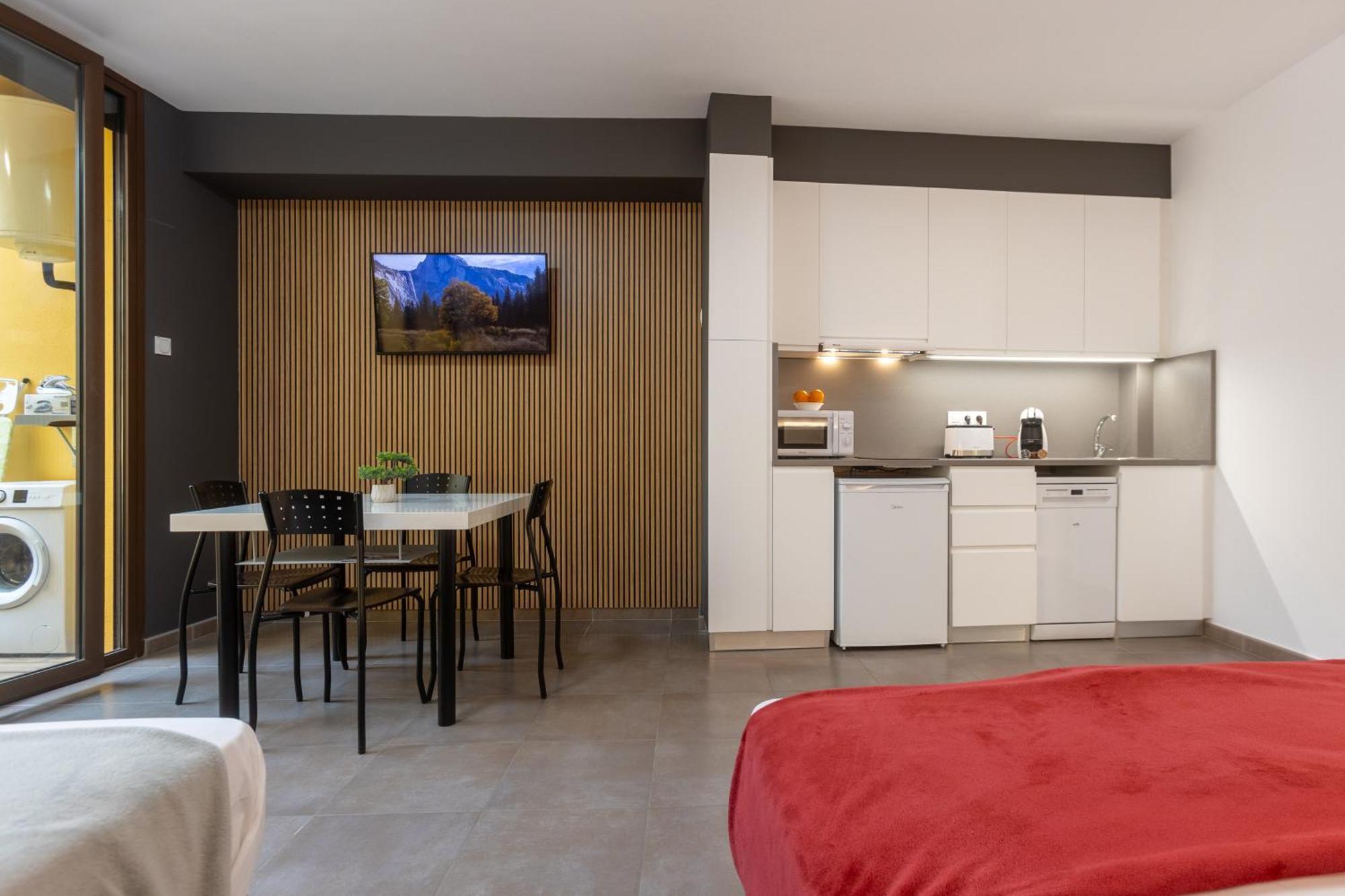 One-Bedroom Apartment Garden View