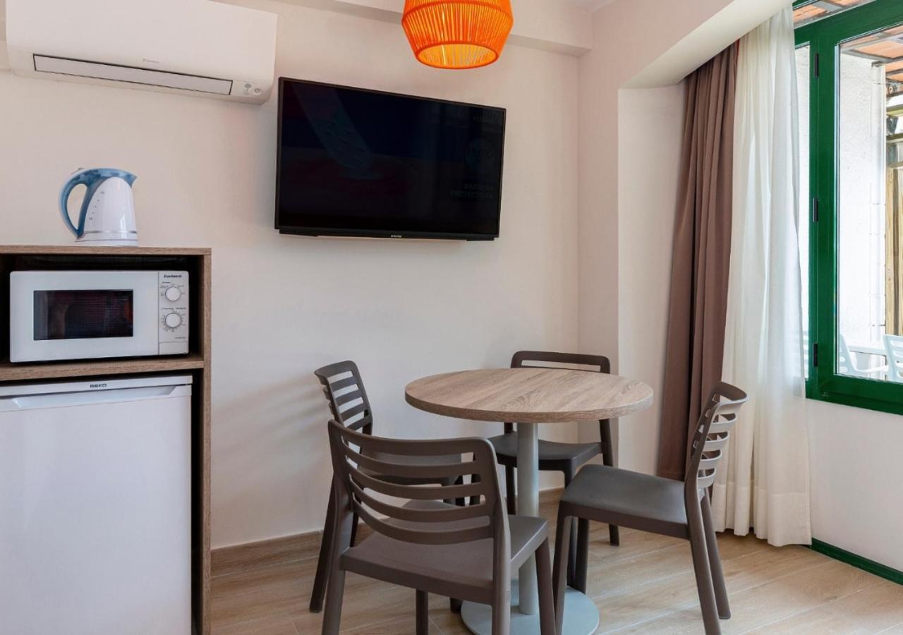 Family Room,1676729849:JPEG