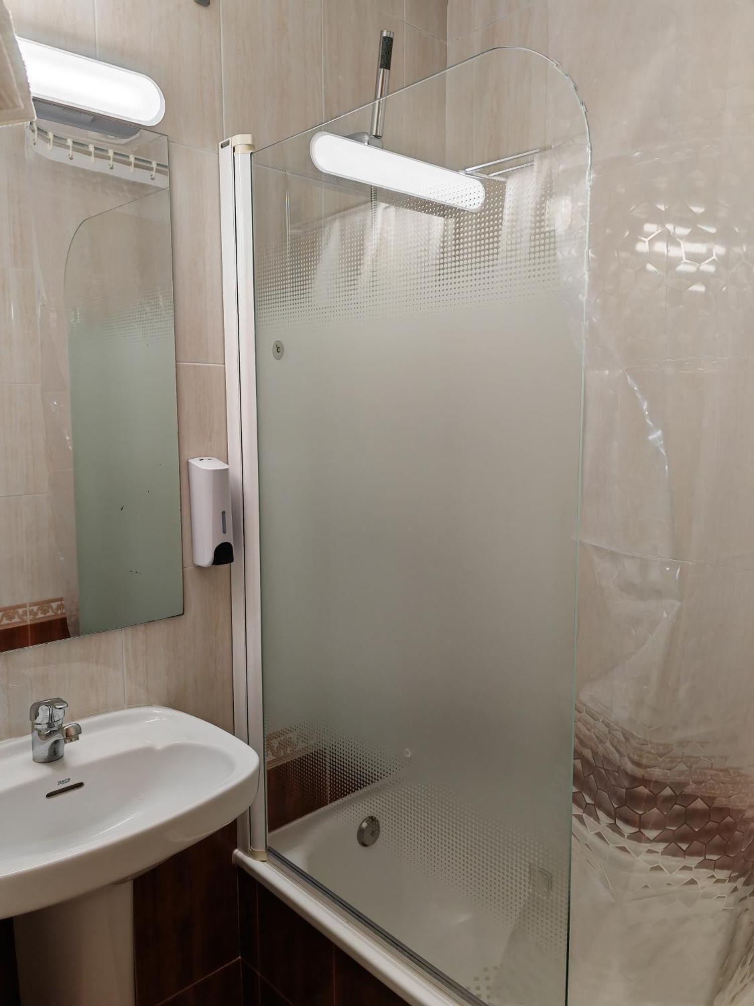 Double or Twin Room Private Bathroom