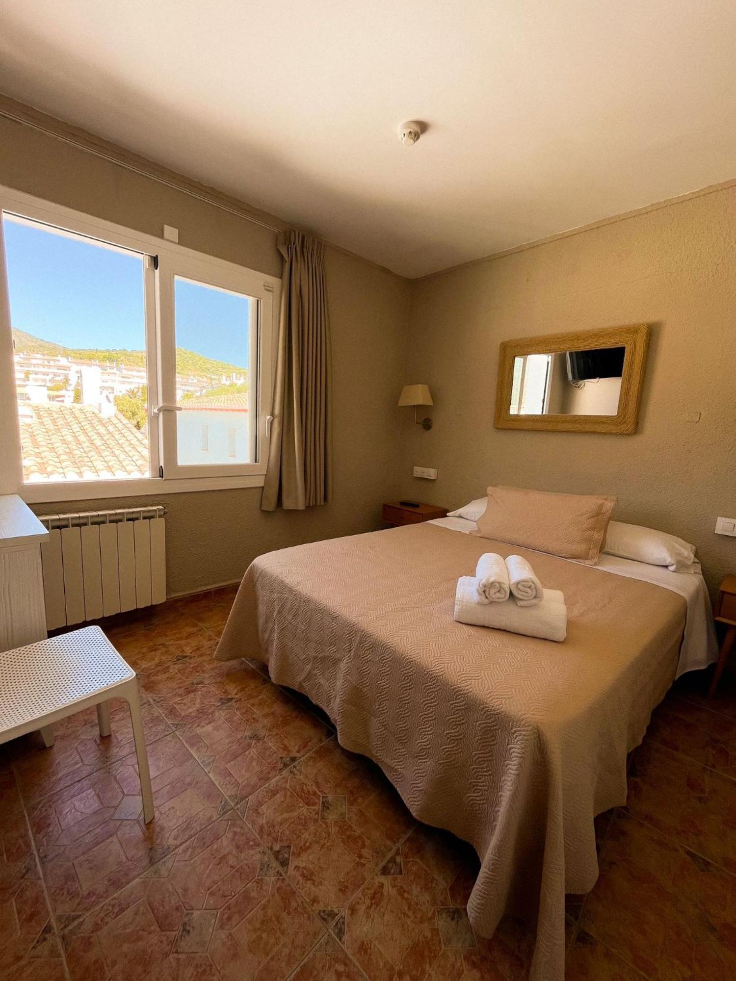 Double Room Private Bathroom