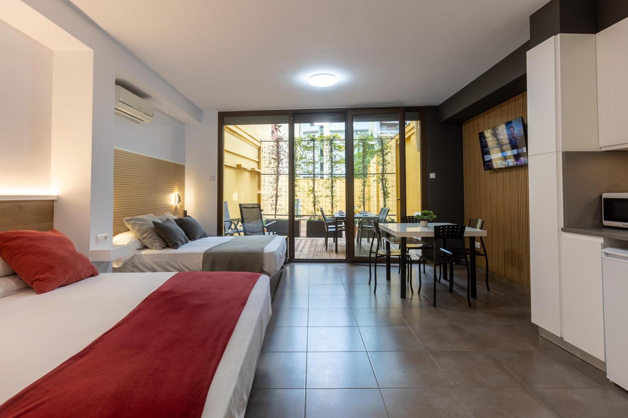 One-Bedroom Apartment Garden View