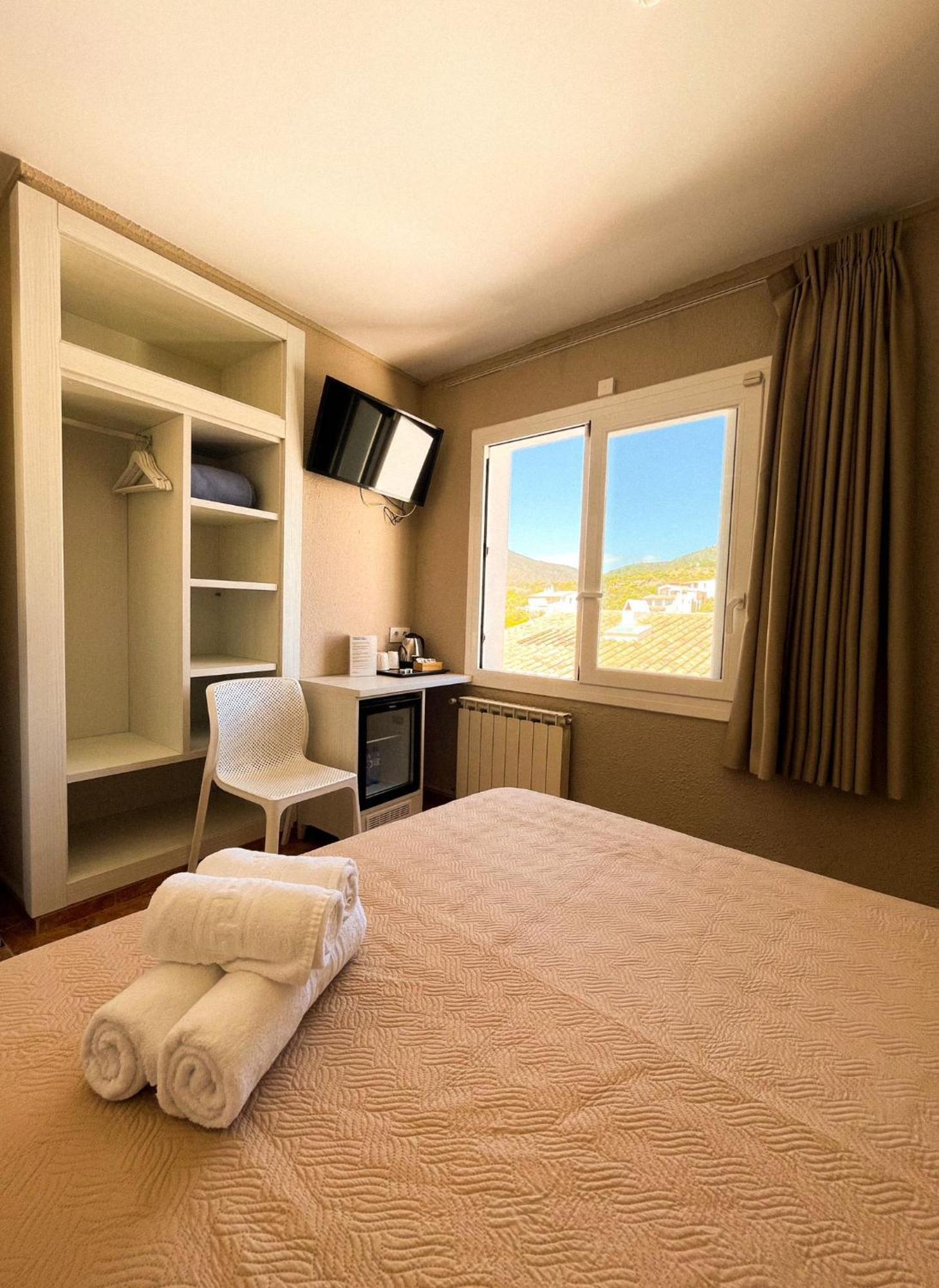 Double Room Private Bathroom