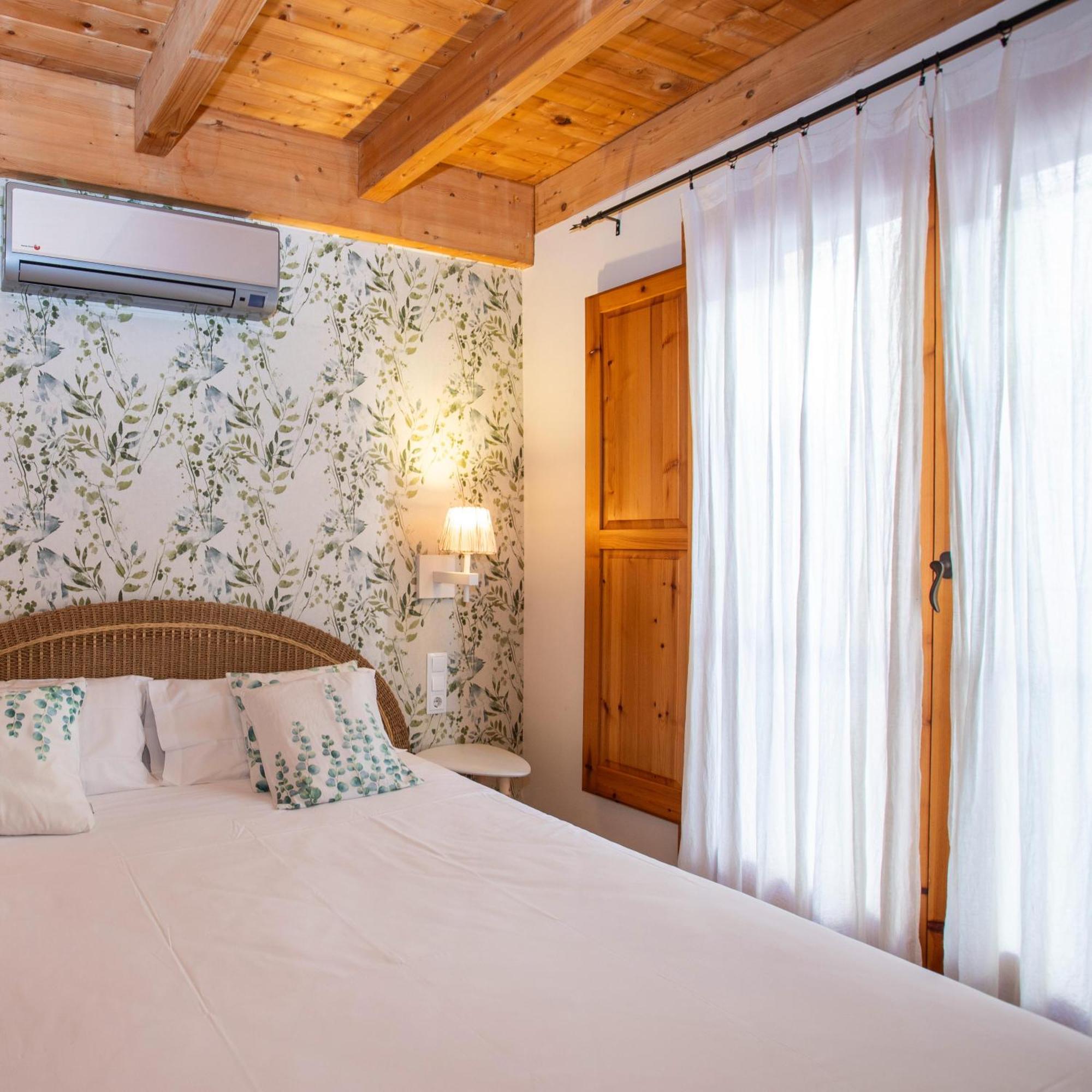 Basic Double Room,1756507510:JPEG