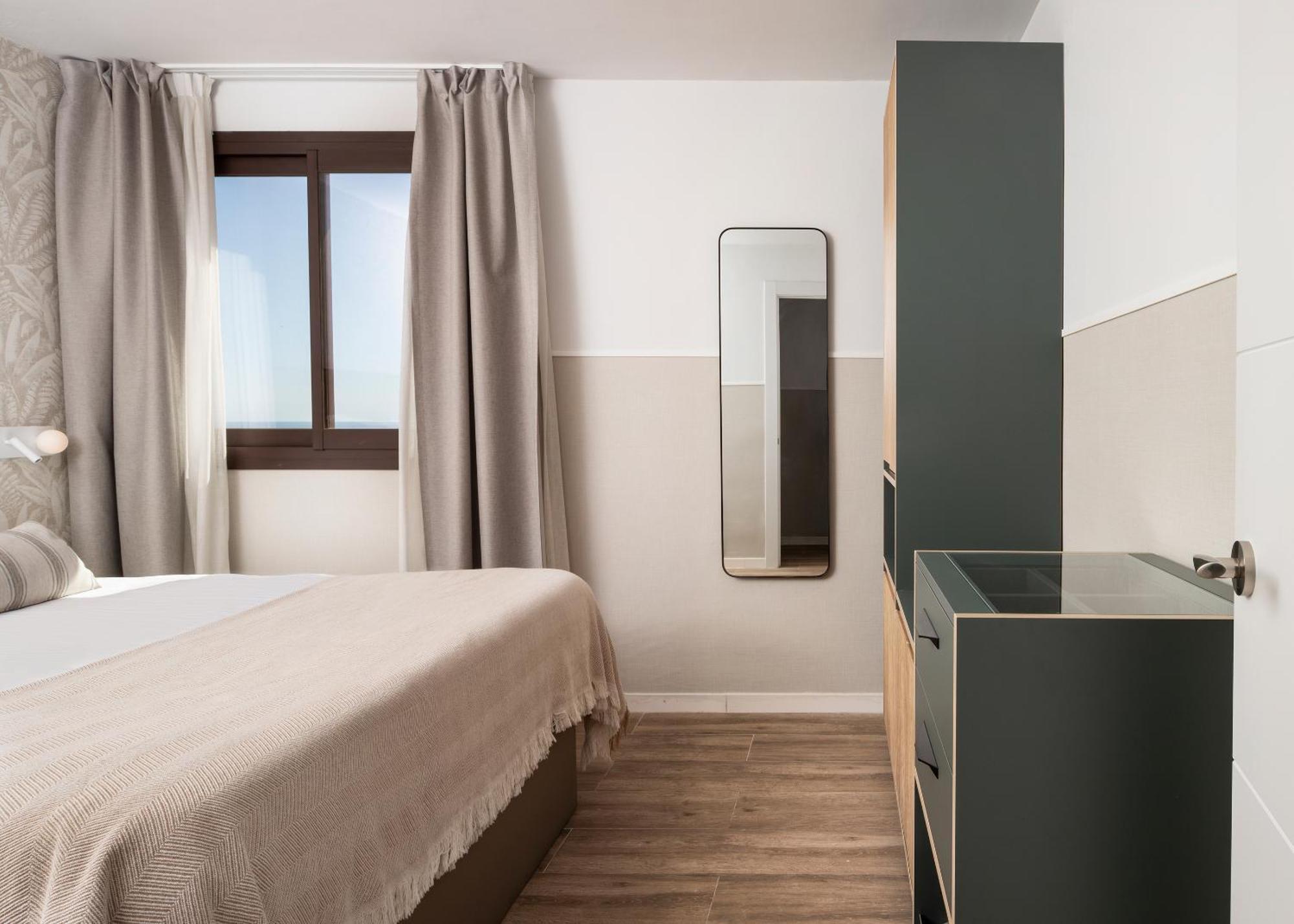 One-Bedroom Premium Apartment Terrace Ocean View