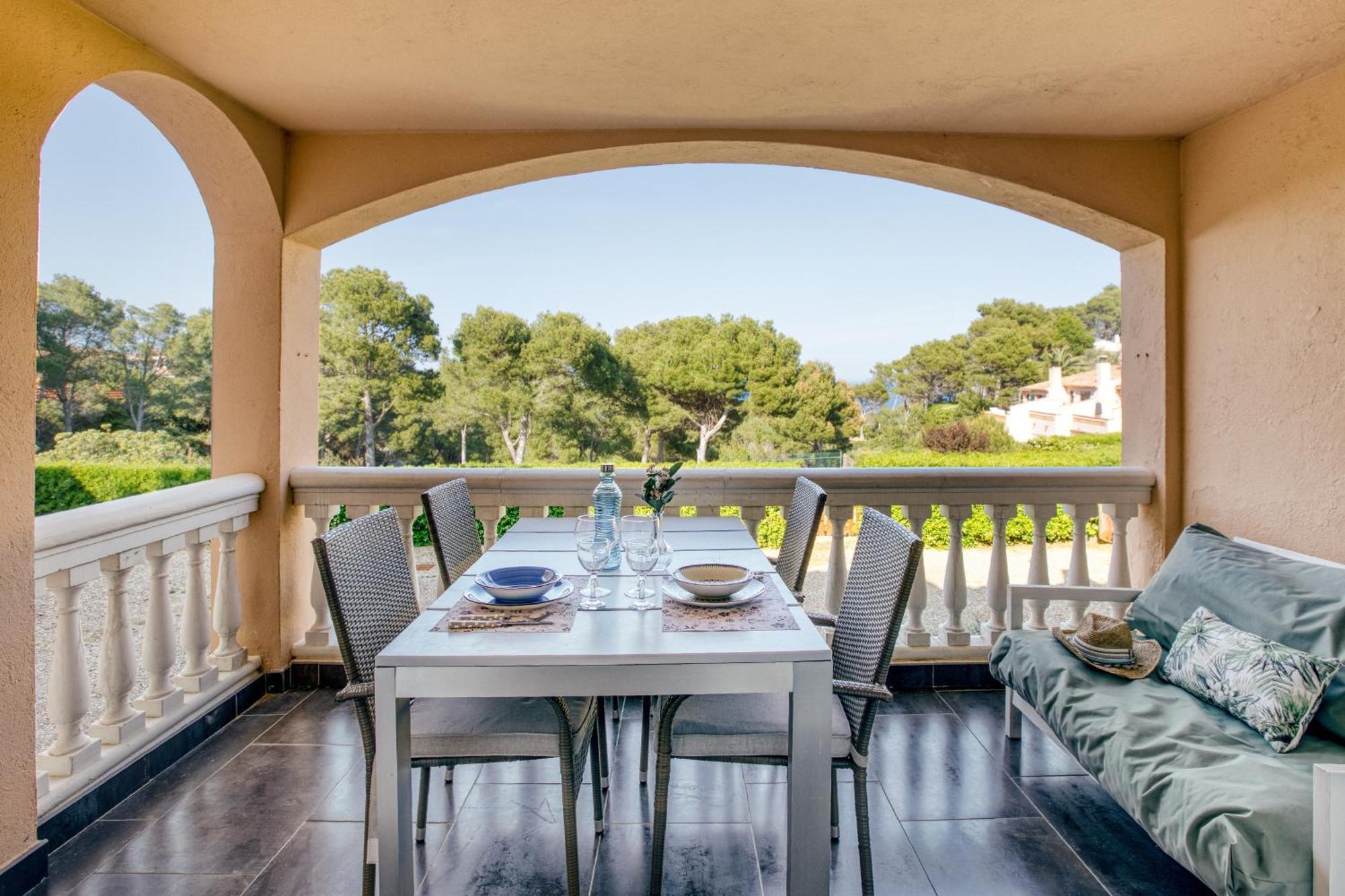 Two-Bedroom Deluxe Apartment with Ocean View