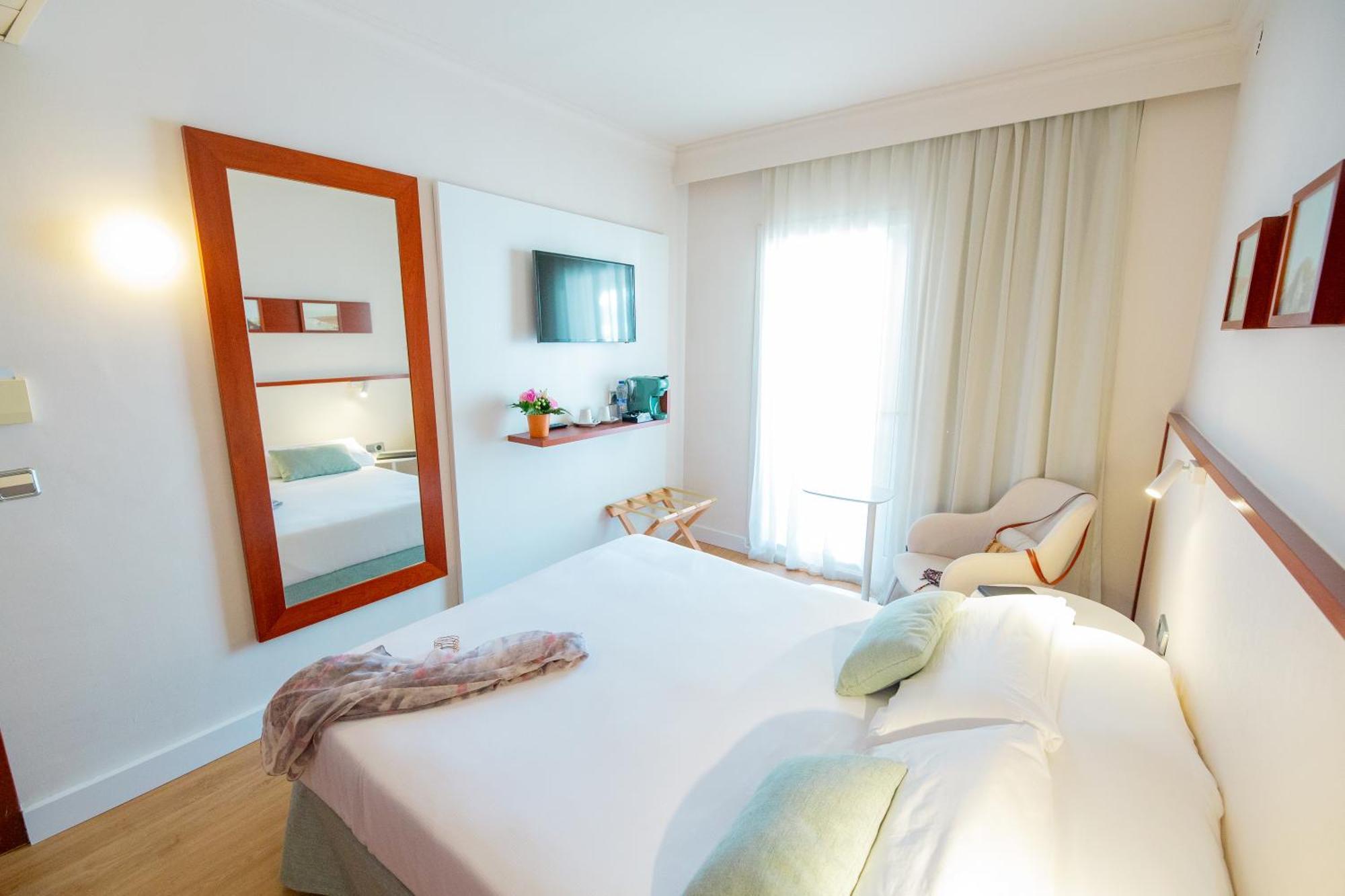 Double or Twin Room Partial Sea View