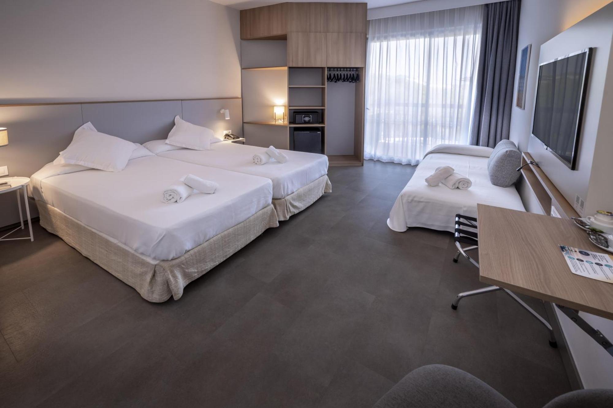 Double or Twin Room Side Sea View