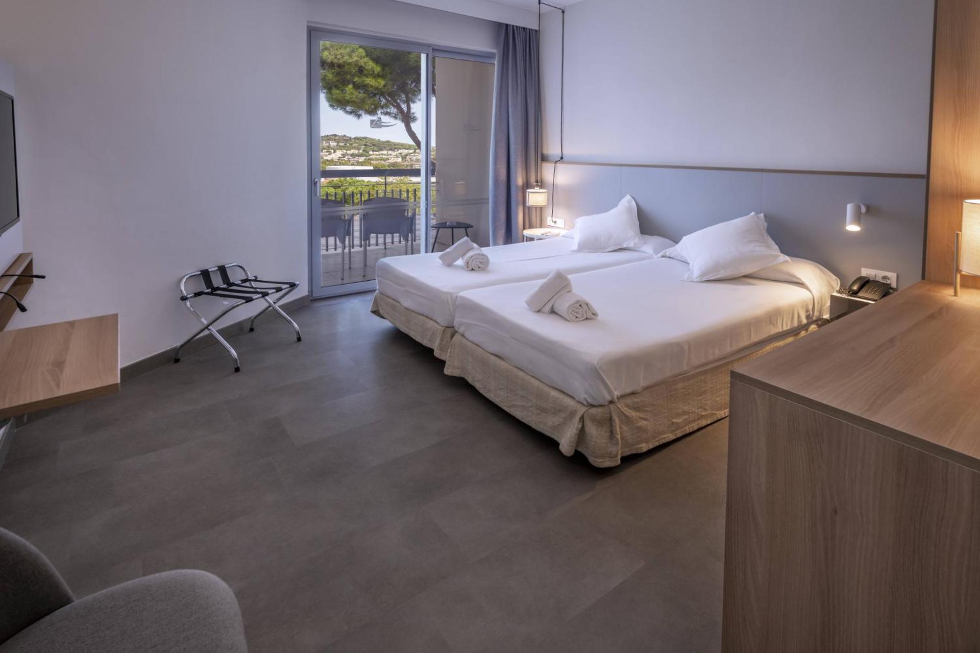 Double or Twin Room Side Sea View