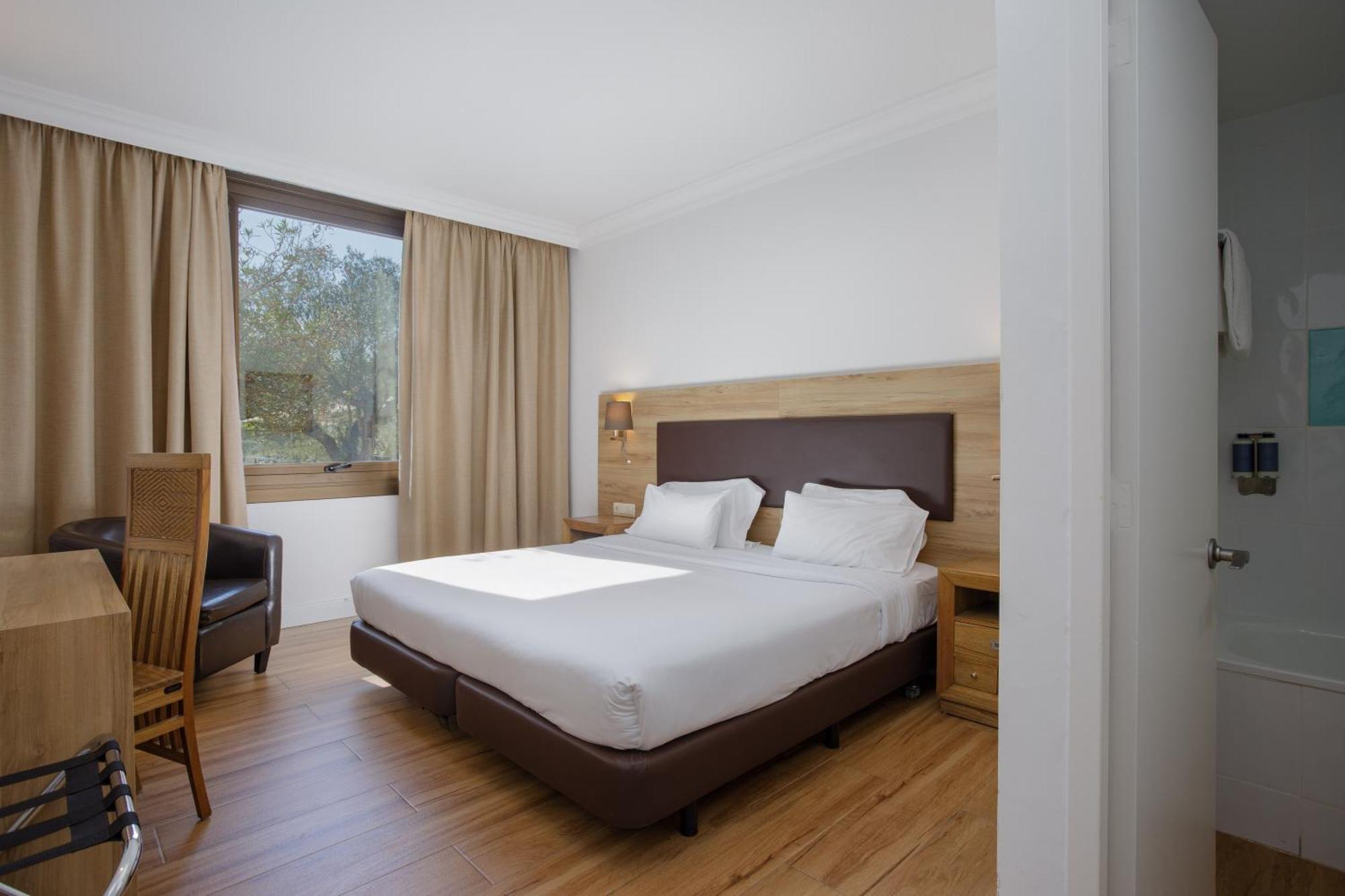 Standard Double or Twin Room,1771705076:JPEG