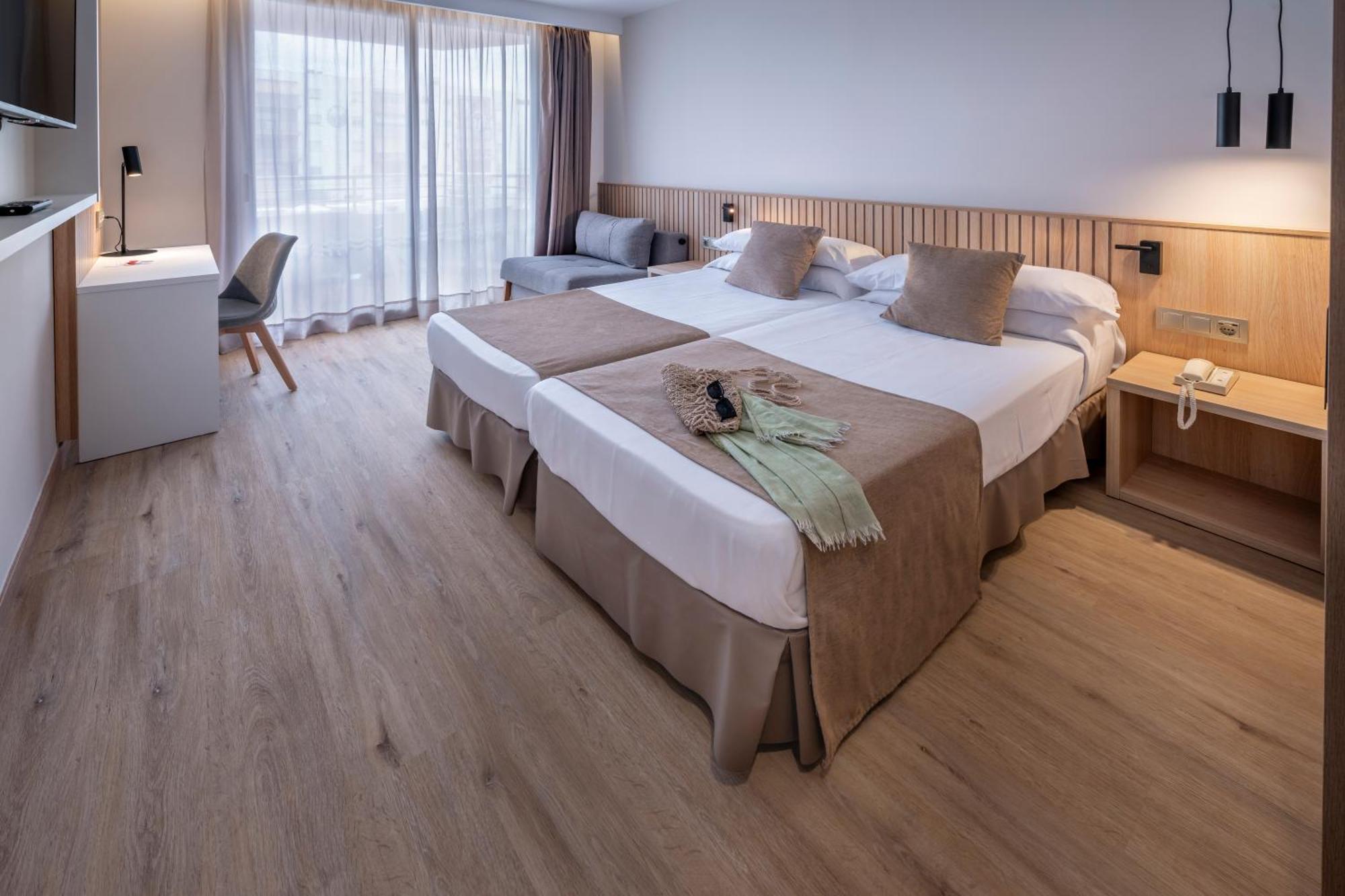 Habitación Cuádruple con balcón