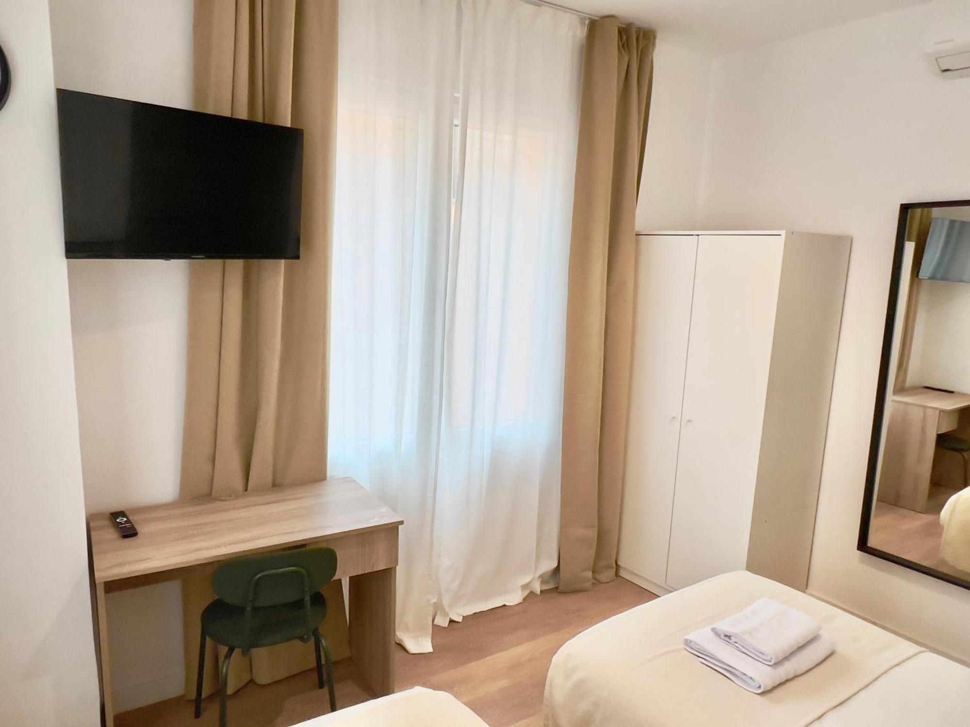 Twin Room Private Bathroom