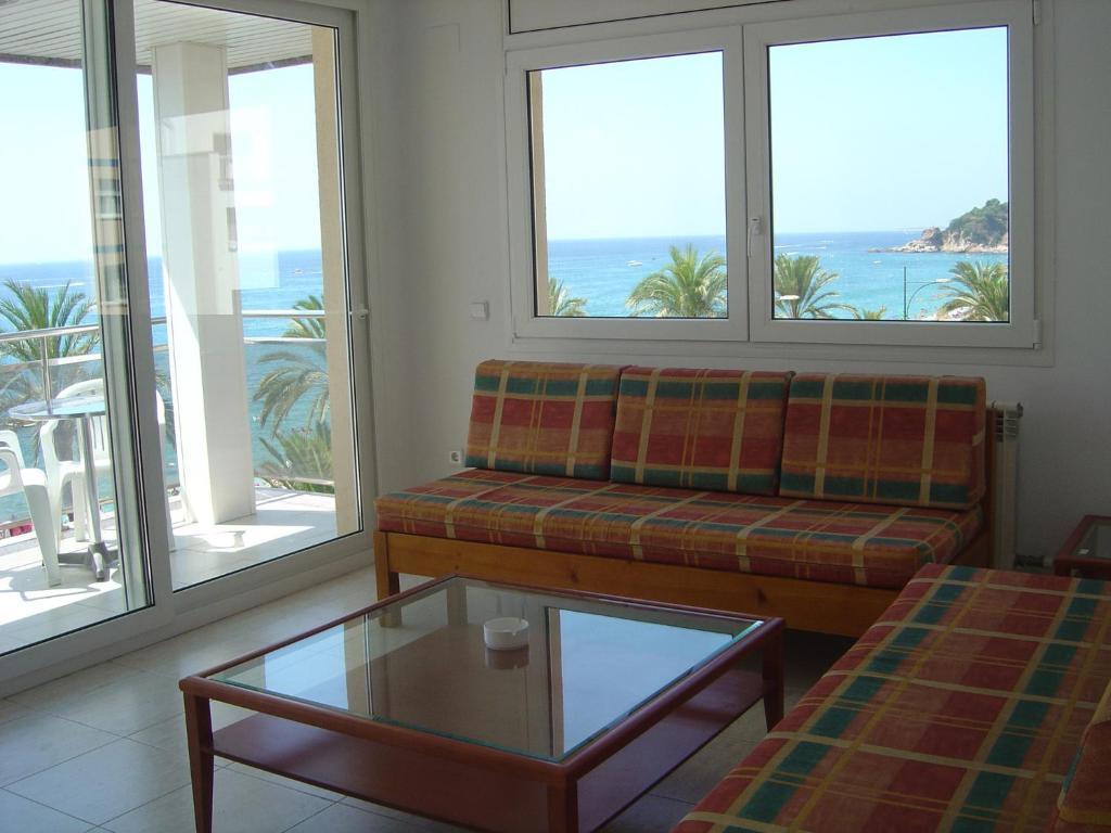 Two-Bedroom Apartment Sea View