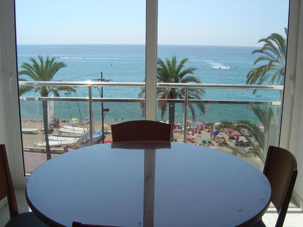 Two-Bedroom Apartment Sea View