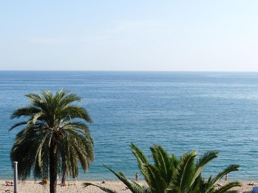 Two-Bedroom Apartment Sea View