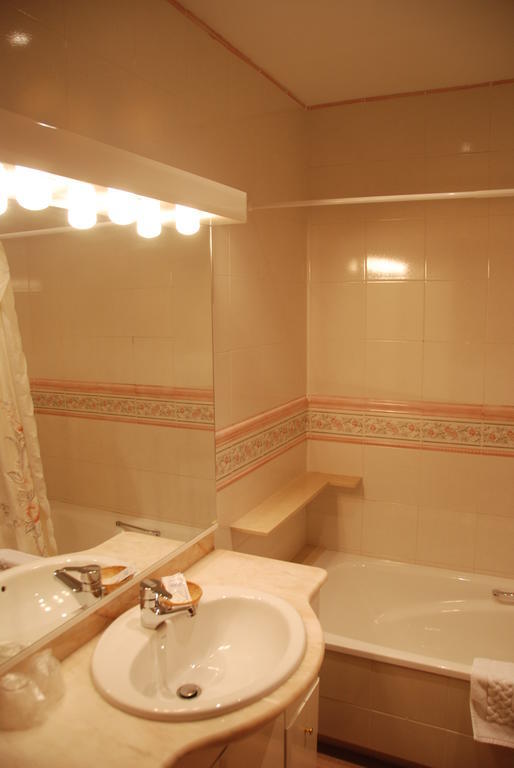 Double or Twin Room Private Bathroom