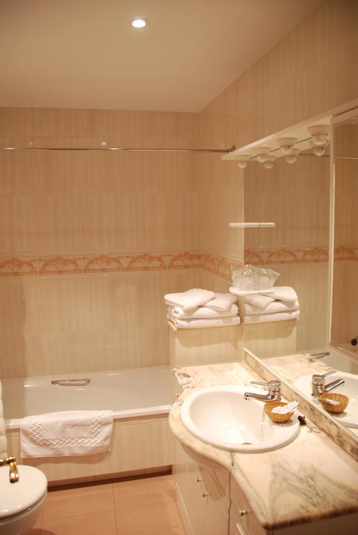 Double or Twin Room Private Bathroom