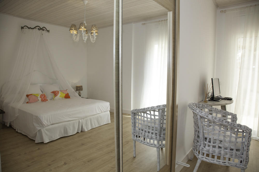 Deluxe Double Room with Balcony and Sea View