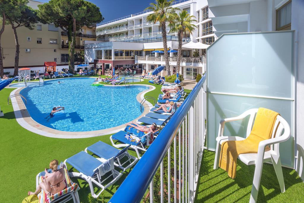Chambre Lits Jumeaux avec Balcon - Vue sur Piscine
