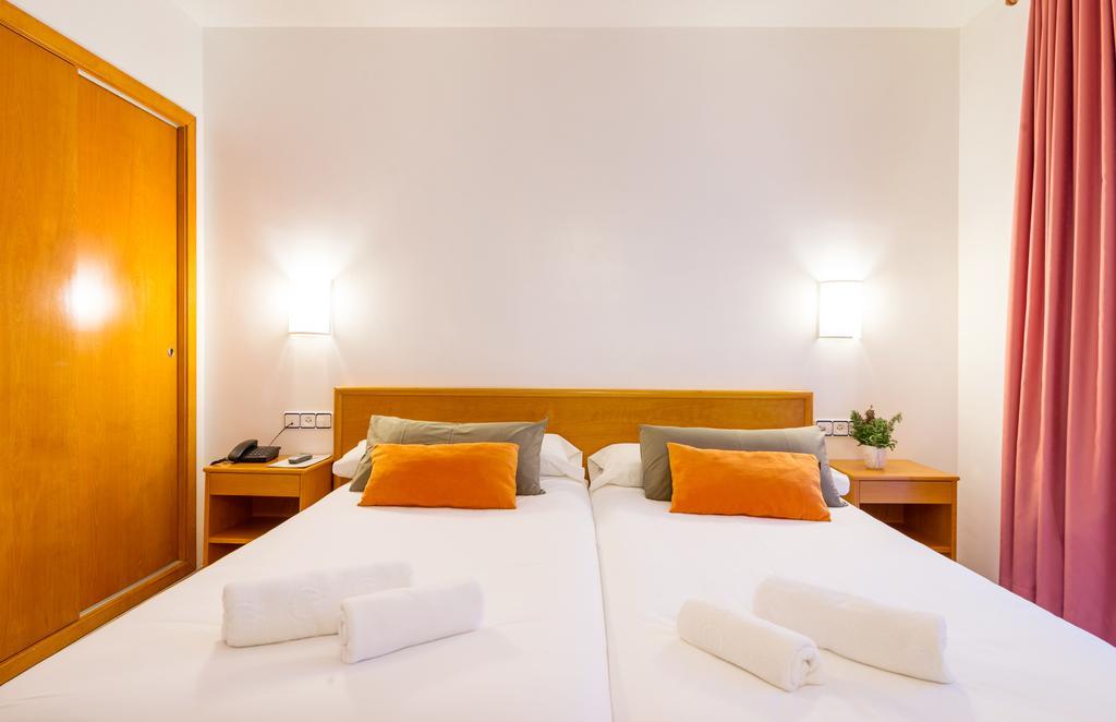Standard Double or Twin Room,413305842:JPEG