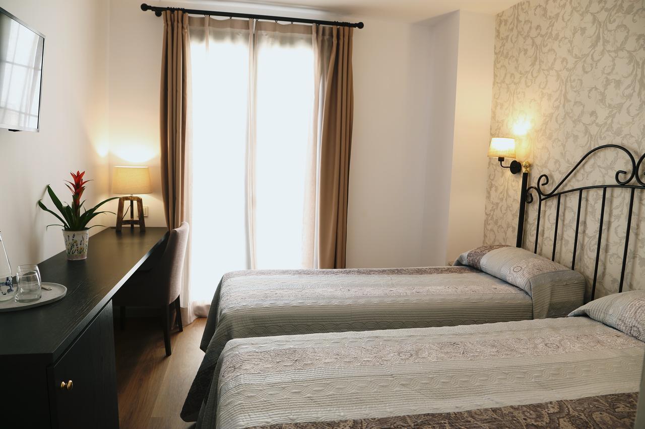 Twin Room,1589537259:JPEG