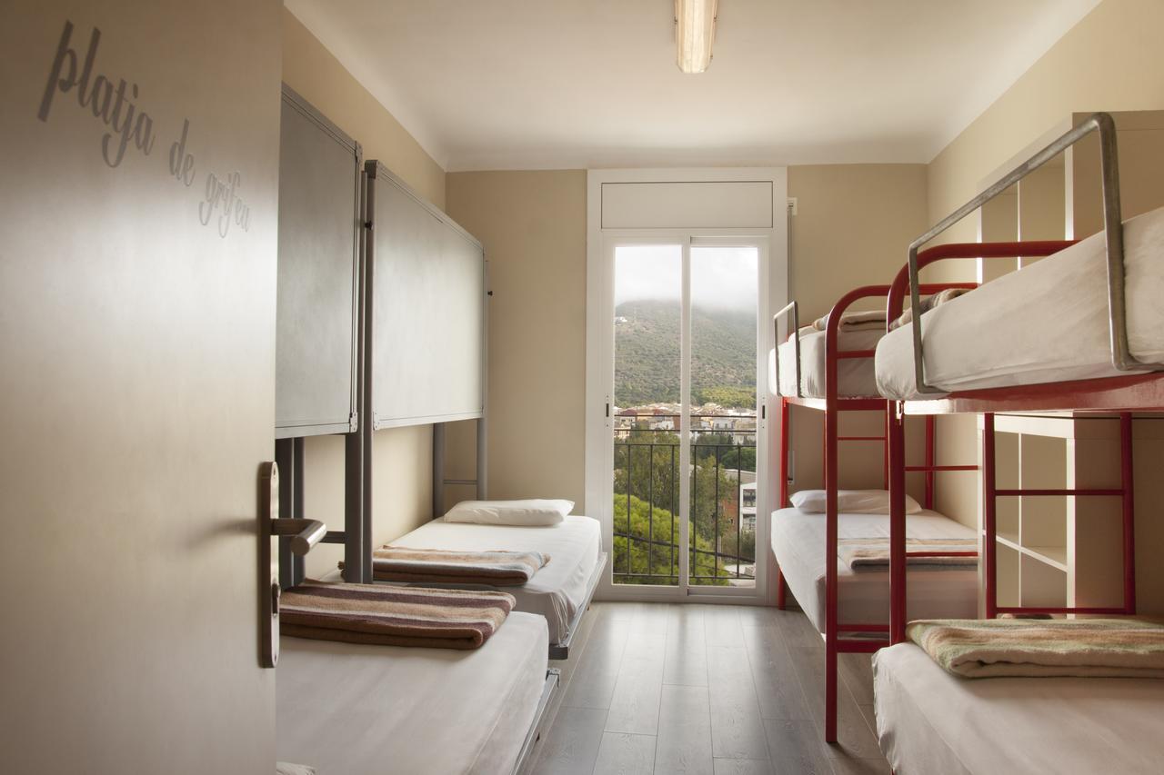 Bed 8-Bed Dormitory Room