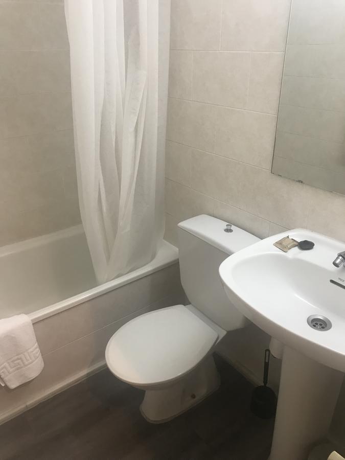 Single Room,697194183:JPEG