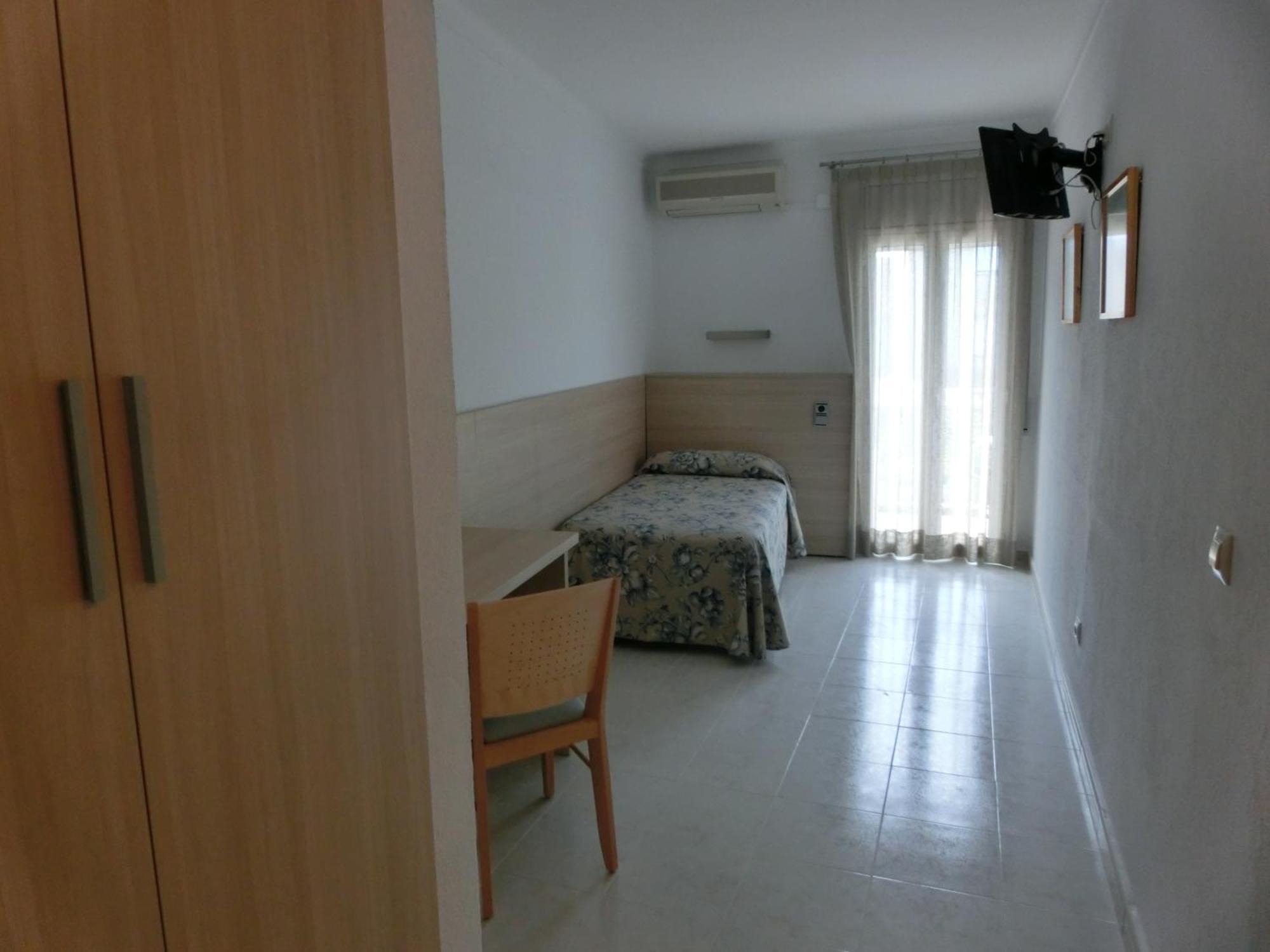 Single Room,699485025:JPEG
