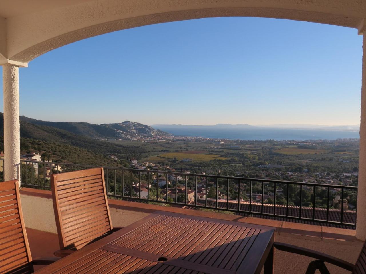 Three-Bedroom Villa,742285360:JPEG